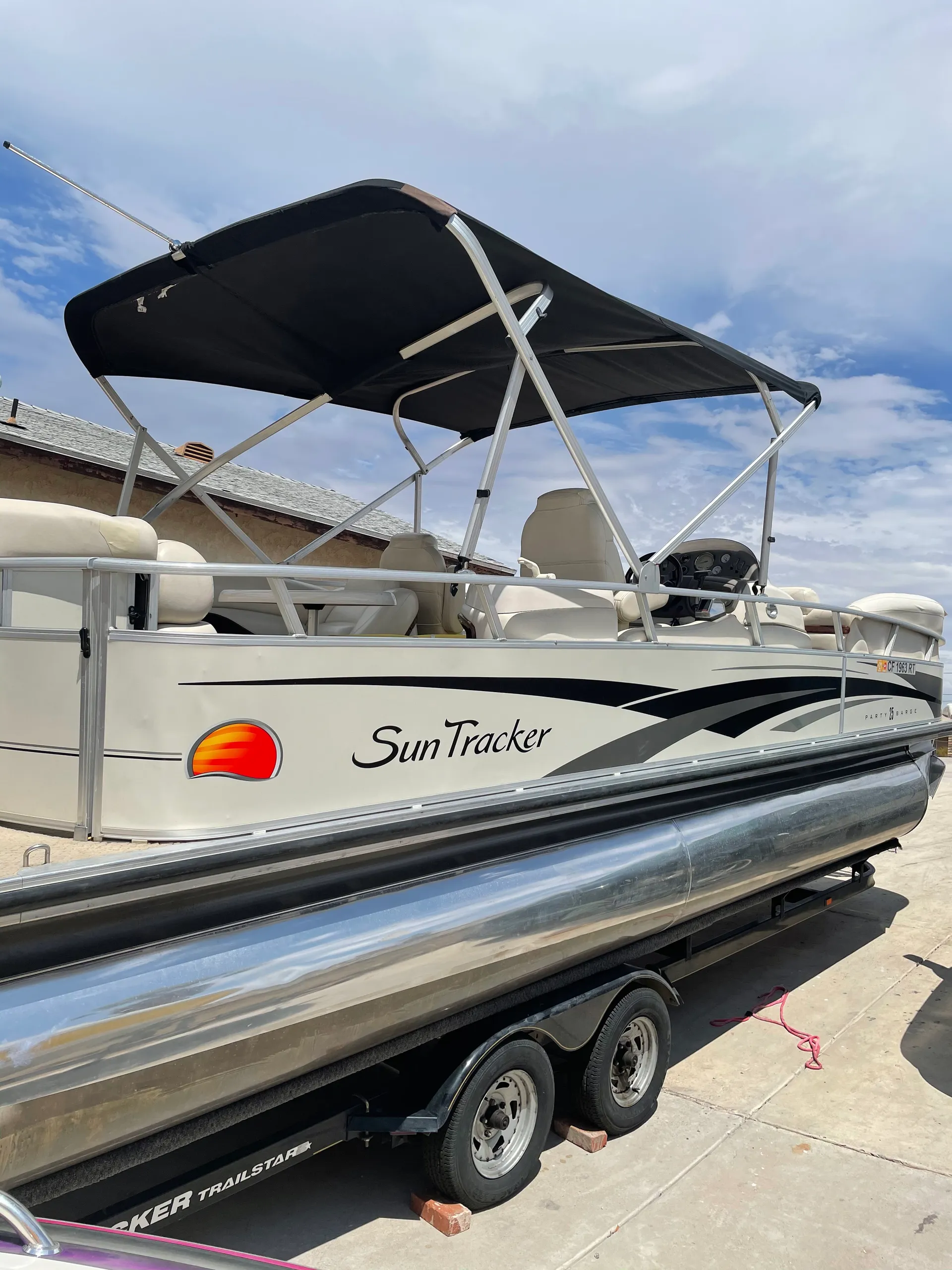 Sun Tracker by Tracker Marine Party Barge 26 Regency I/O in Bullhead City, AZ