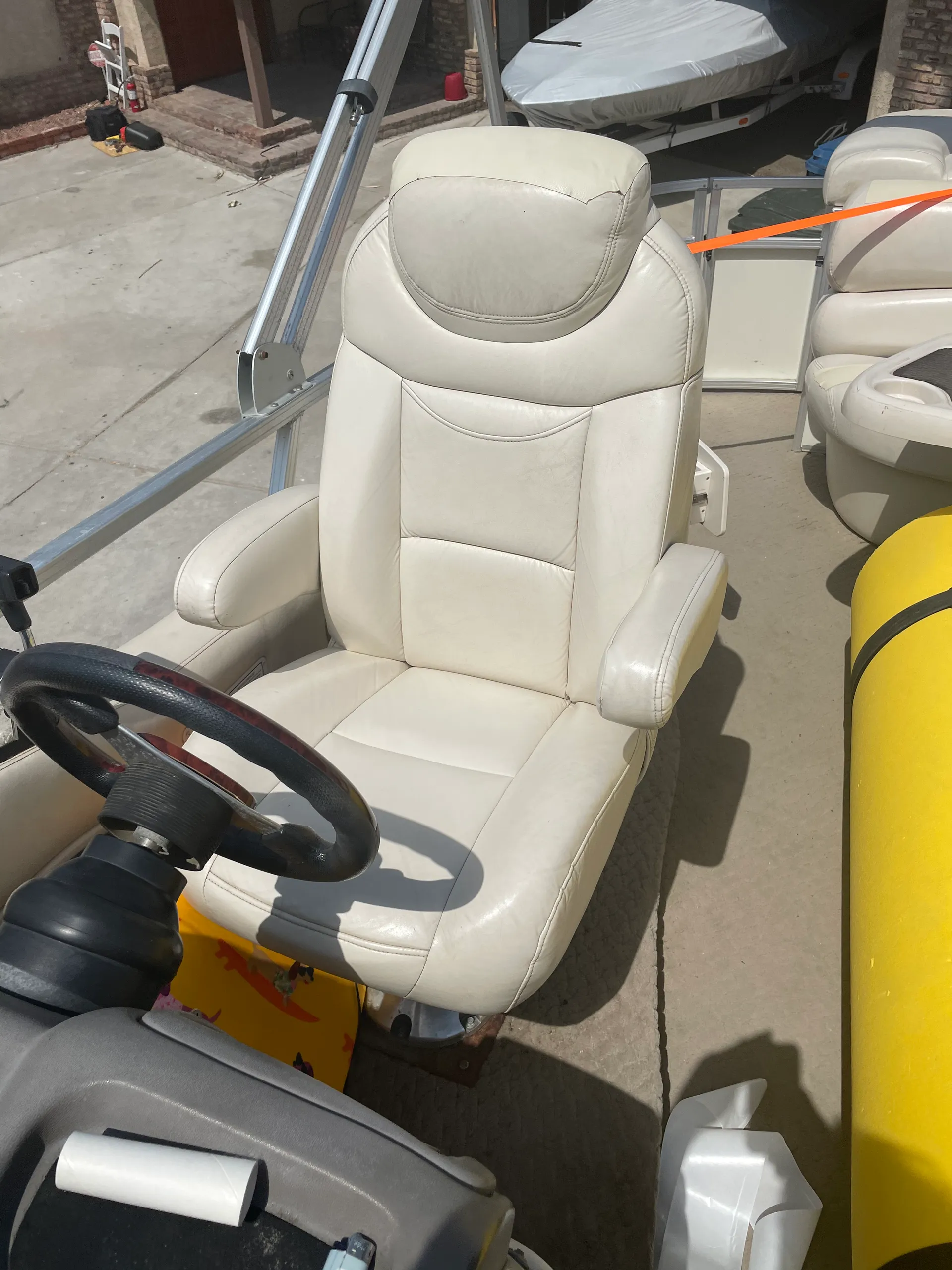 Sun Tracker by Tracker Marine Party Barge 26 Regency I/O in Bullhead City, AZ — photo 6