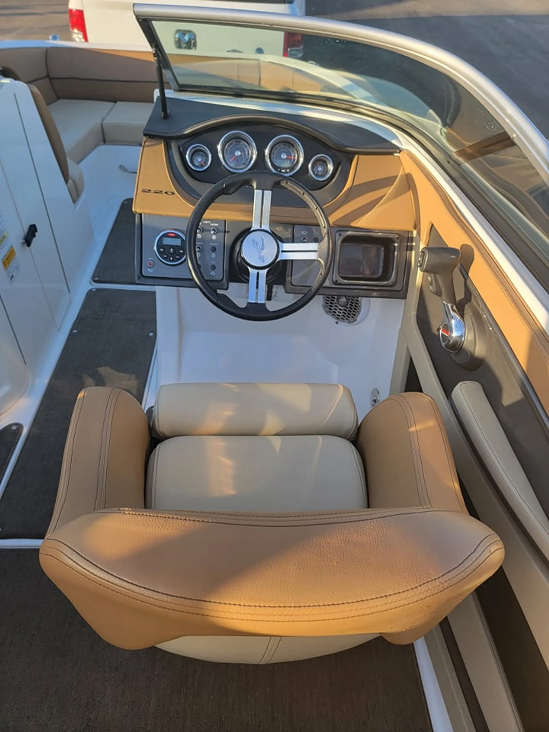 Sea Ray Boats 220 Sundeck w/250XL Verado in Mesa, AZ — photo 5