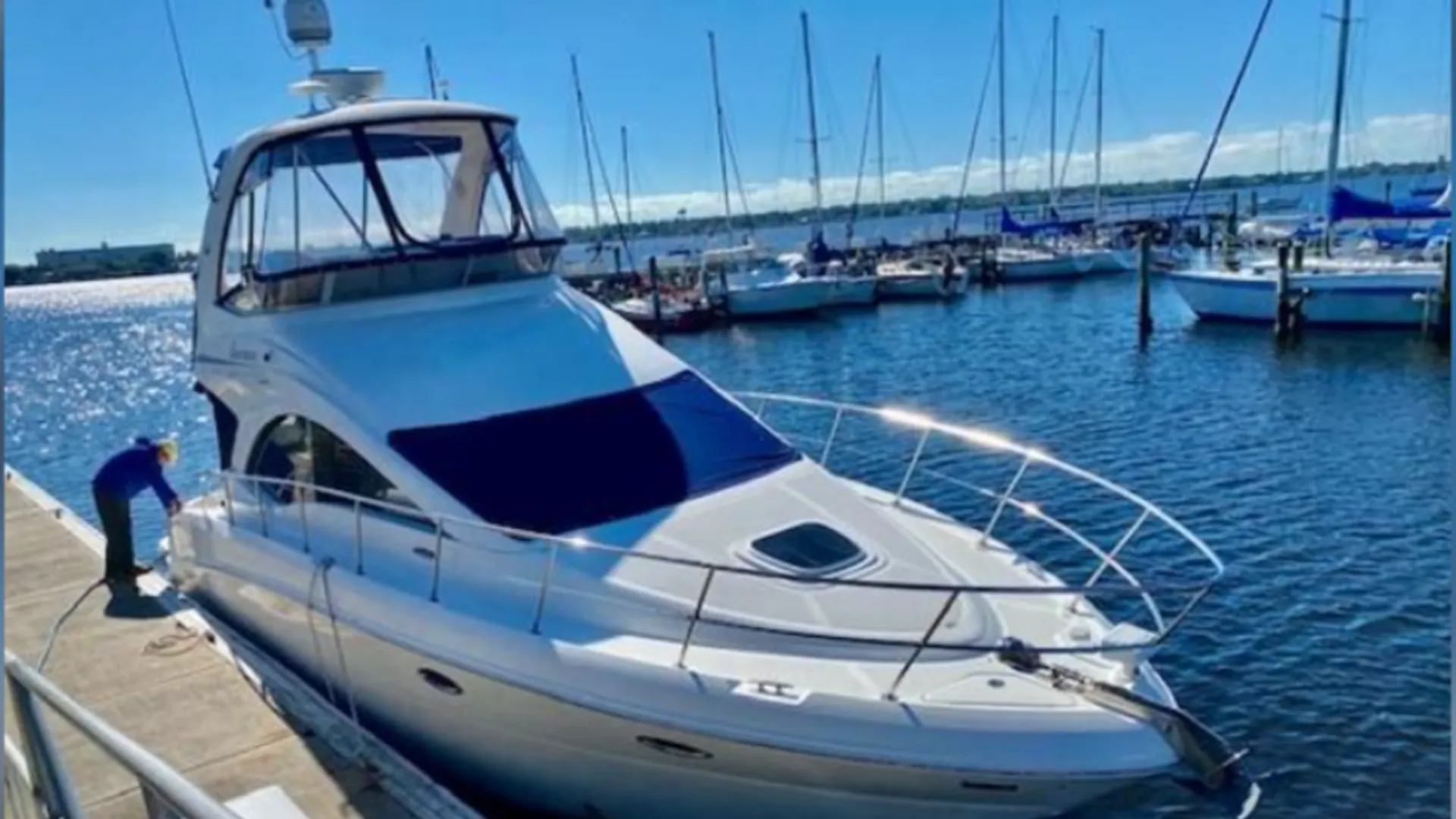 Sea Ray Boats 410 Sedan Bridge in Belleair Bluffs, FL — photo 2