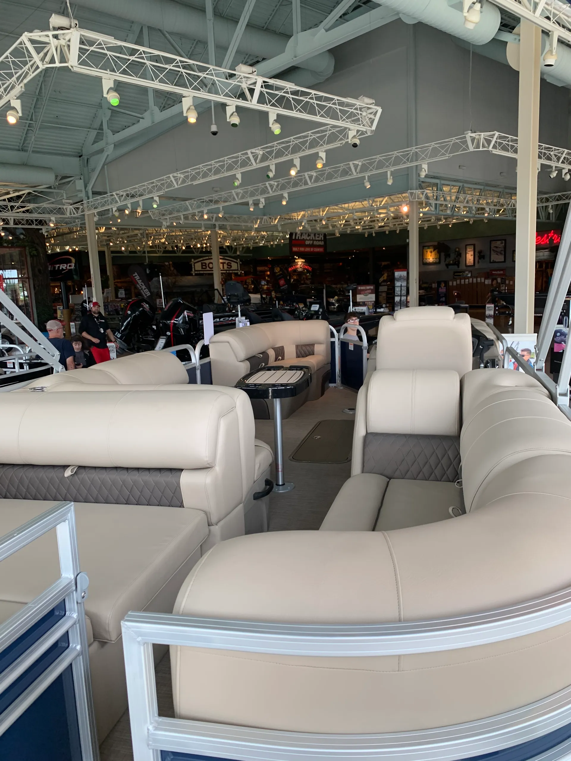 SUN TRACKER PARTY BARGE 22 RF XP3 in Montpelier, OH — photo 4