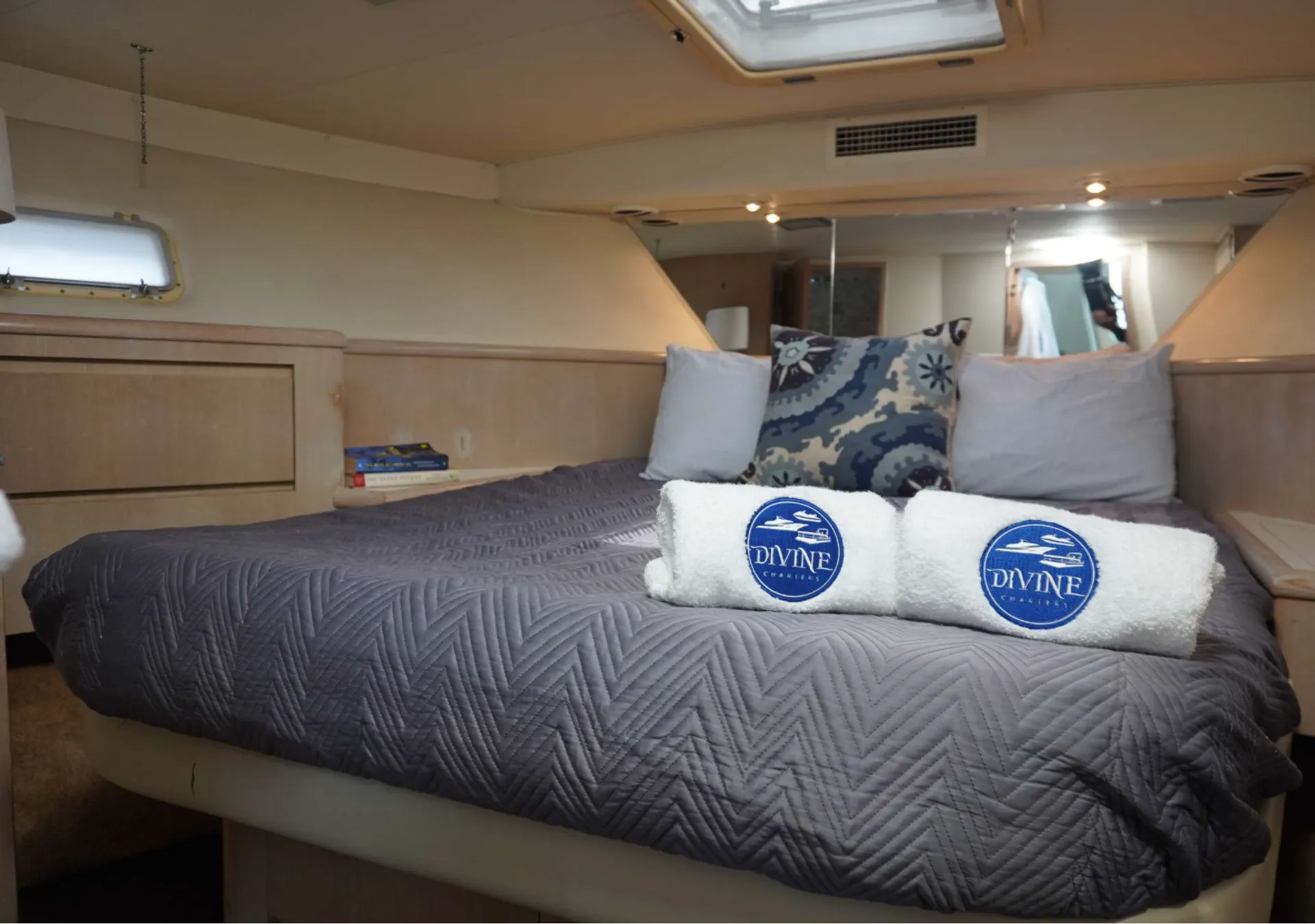 Hatteras Yachts 52' in Key West, FL — photo 8