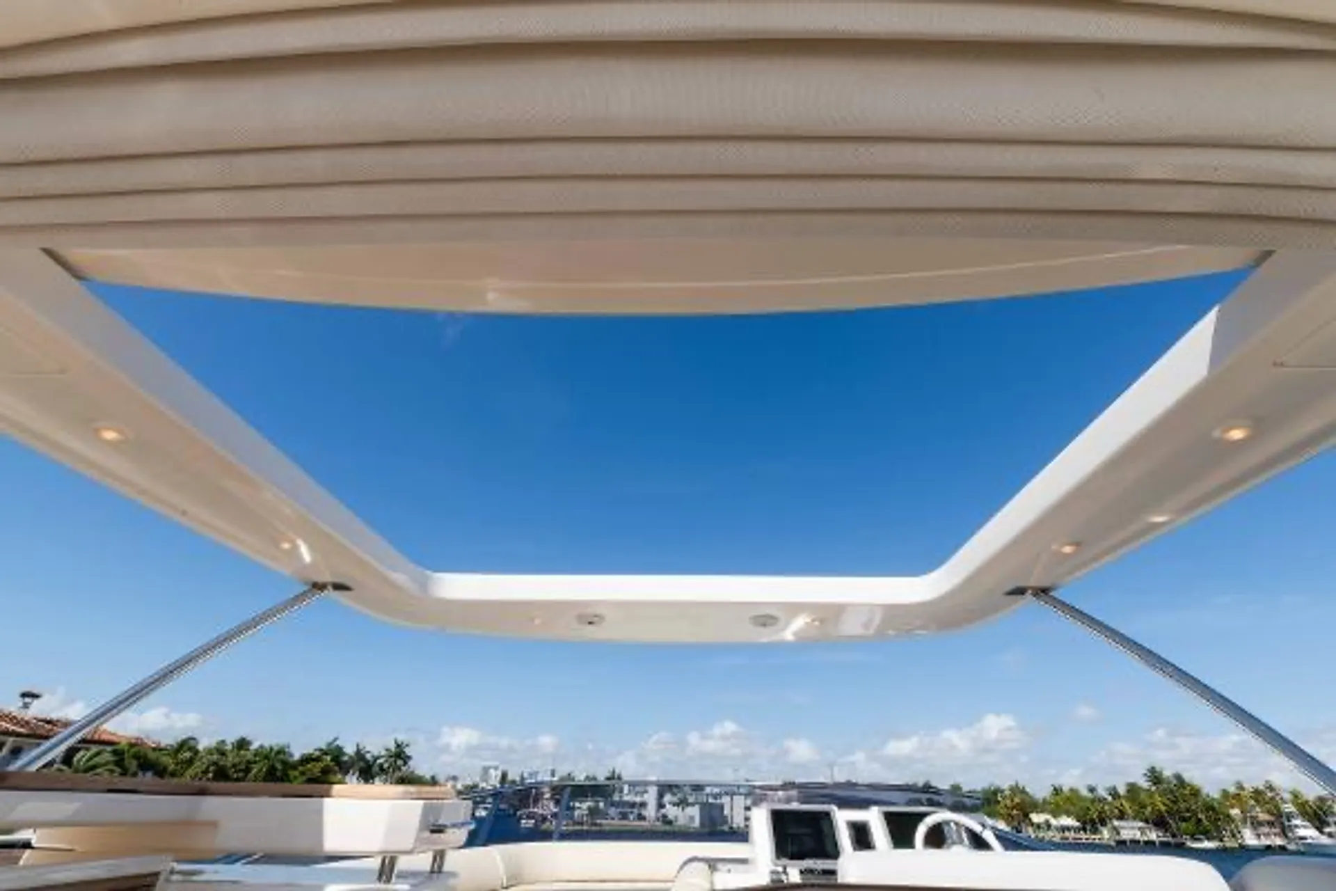 Azimut Flybridge in Miami Beach, FL — photo 9