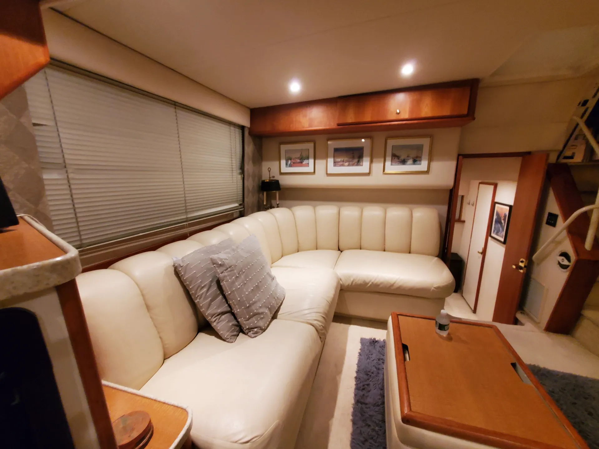 Silverton Marine 392 Motor Yacht in Jersey City, NJ — photo 9