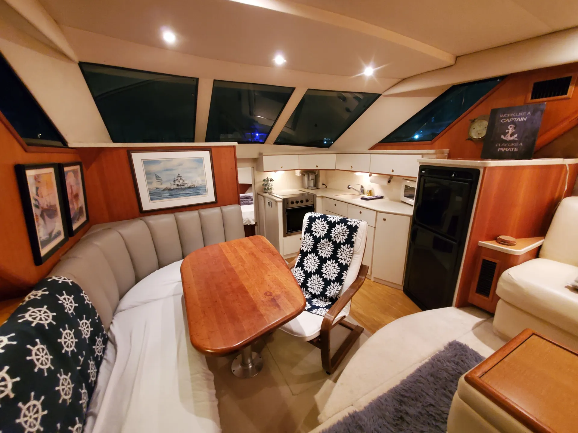 Silverton Marine 392 Motor Yacht in Jersey City, NJ — photo 10