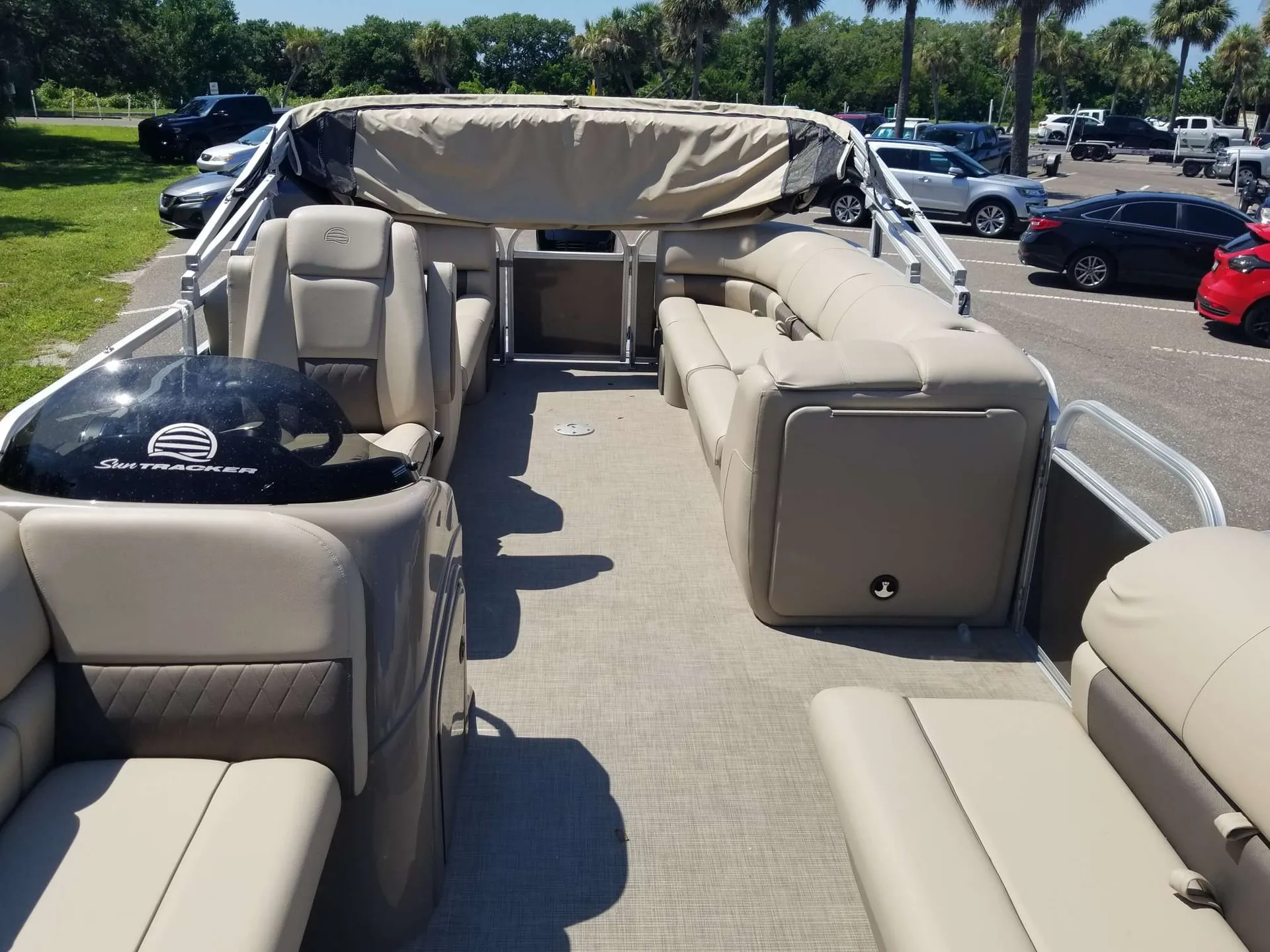 SUN TRACKER PARTY BARGE 22 DLX in Clearwater, FL — photo 5