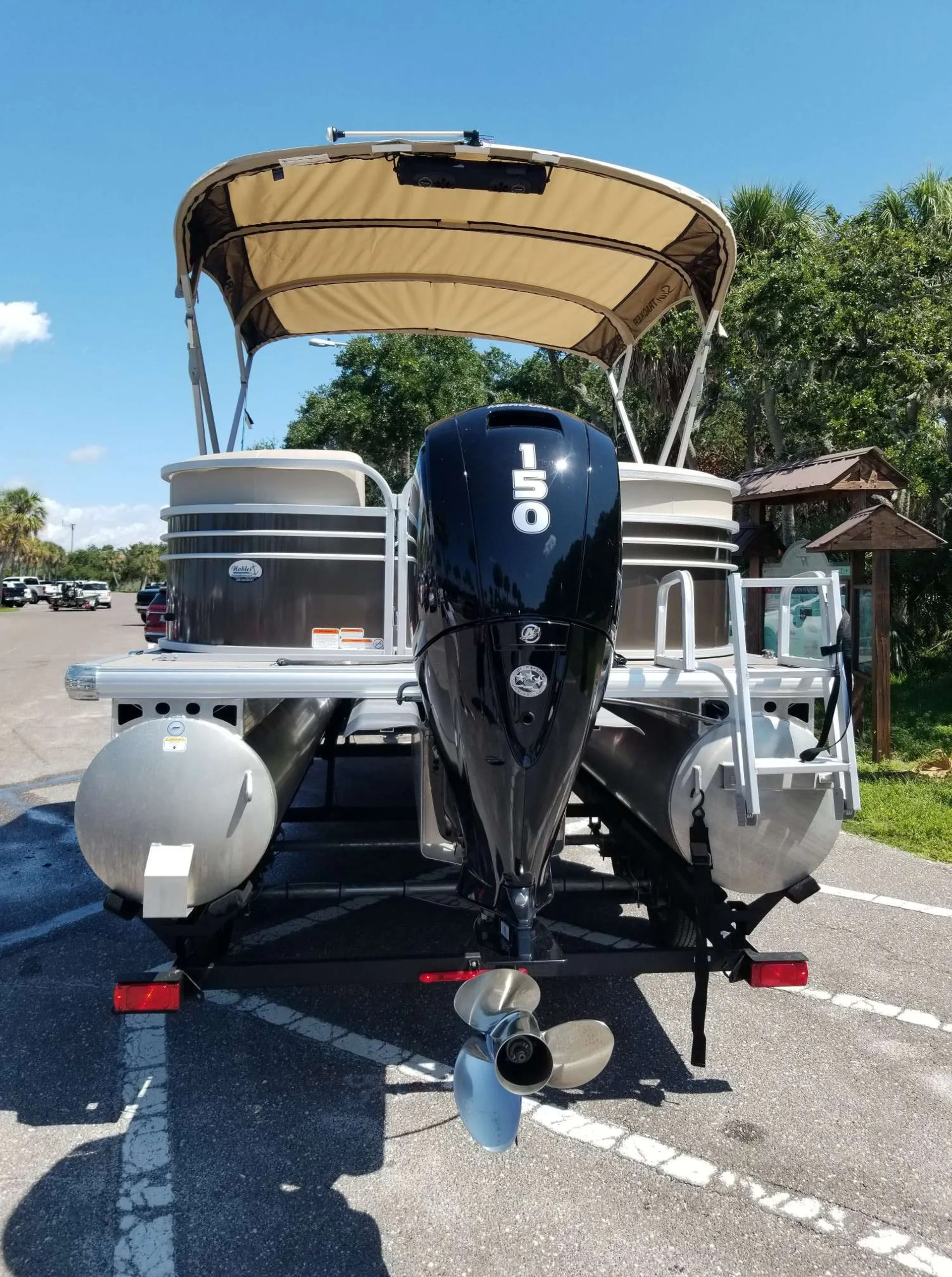 SUN TRACKER PARTY BARGE 22 DLX in Clearwater, FL — photo 8