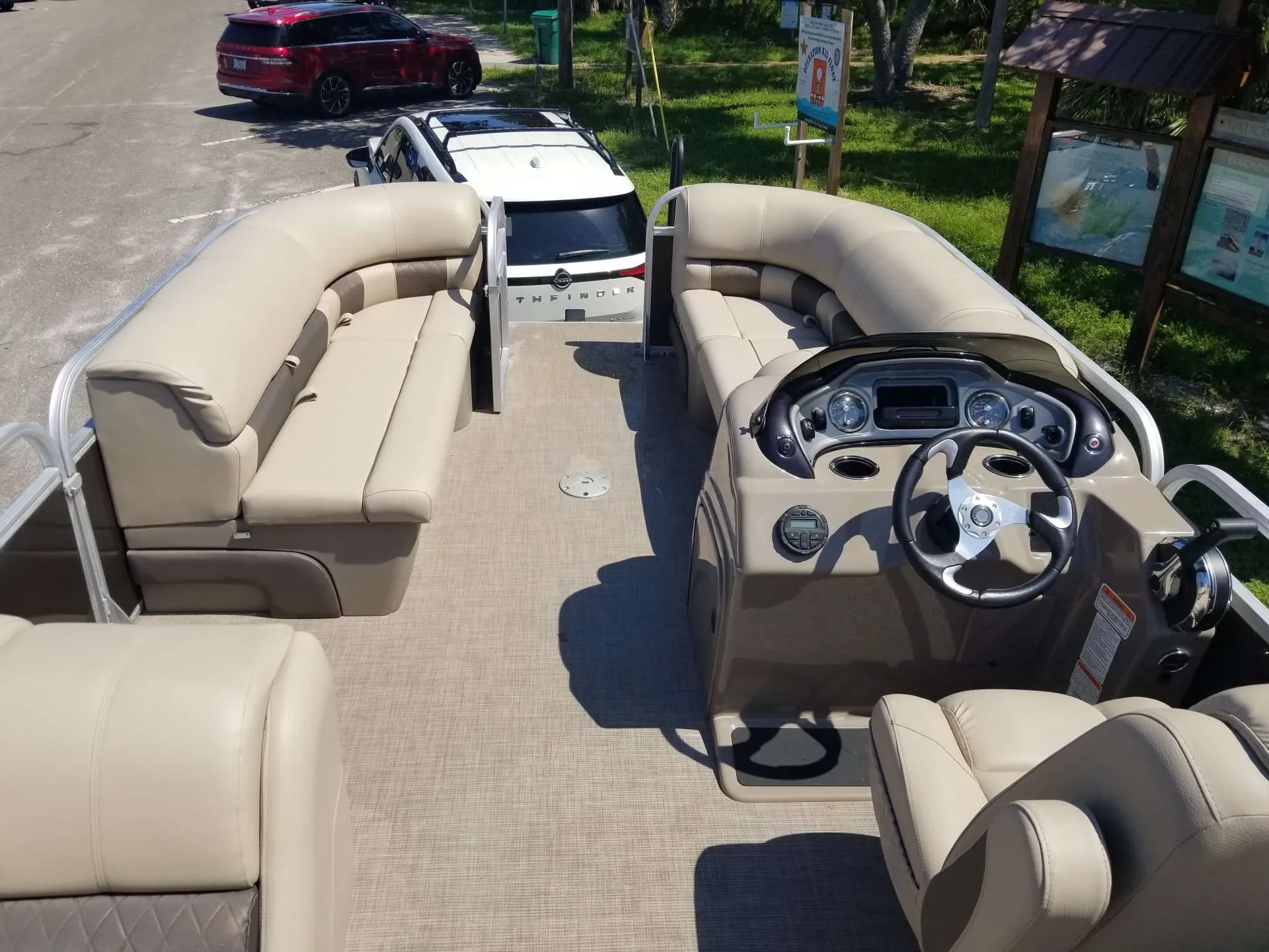 SUN TRACKER PARTY BARGE 22 DLX in Clearwater, FL — photo 4