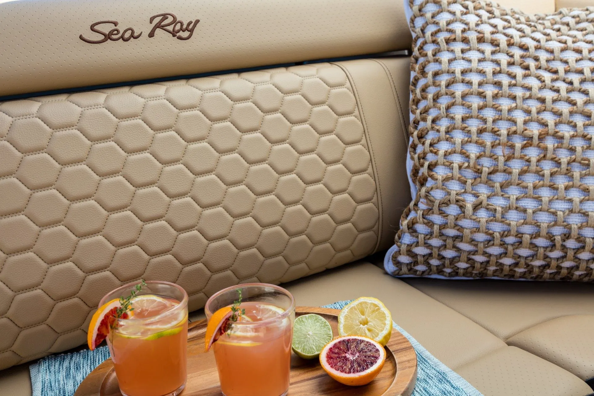 *Female Owned*-Manhattan #1 Luxury Yacht- 8 Passengers