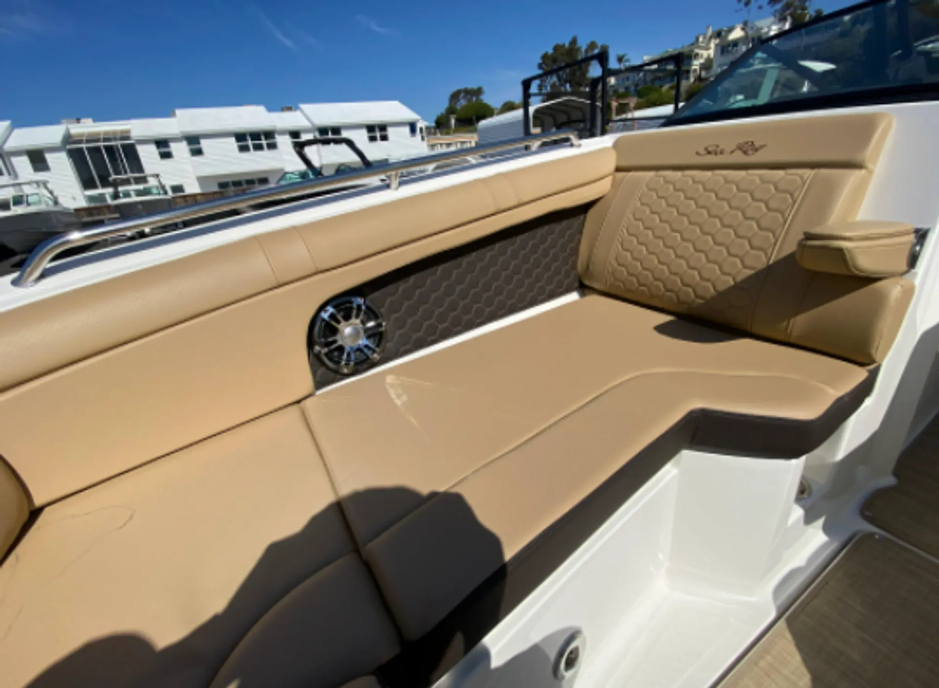 *Female Owned*-Manhattan #1 Luxury Yacht- 8 Passengers