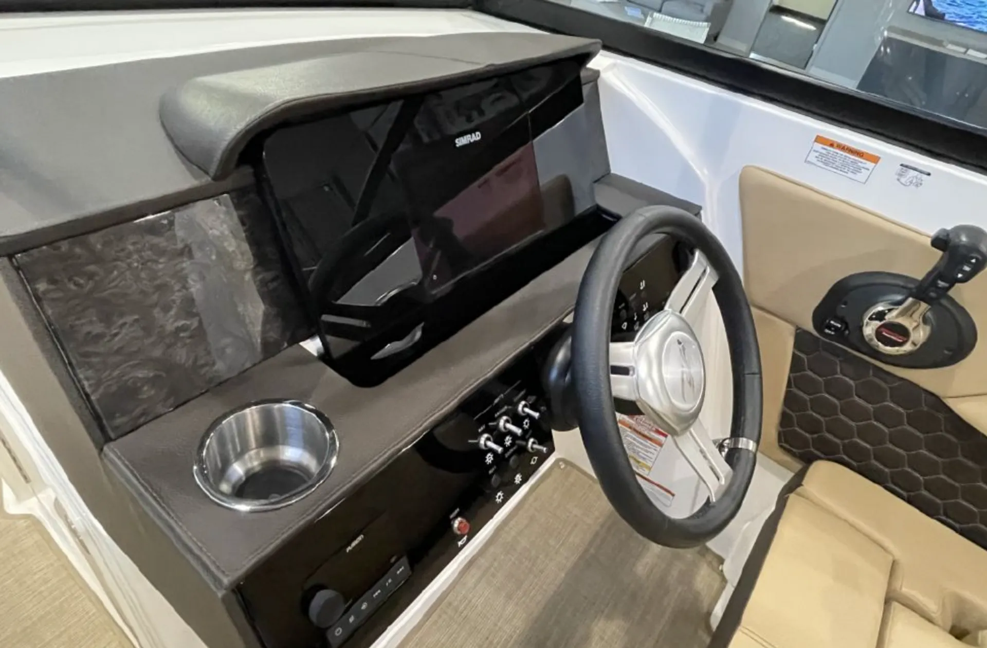 *Female Owned*-Manhattan #1 Luxury Yacht- 8 Passengers