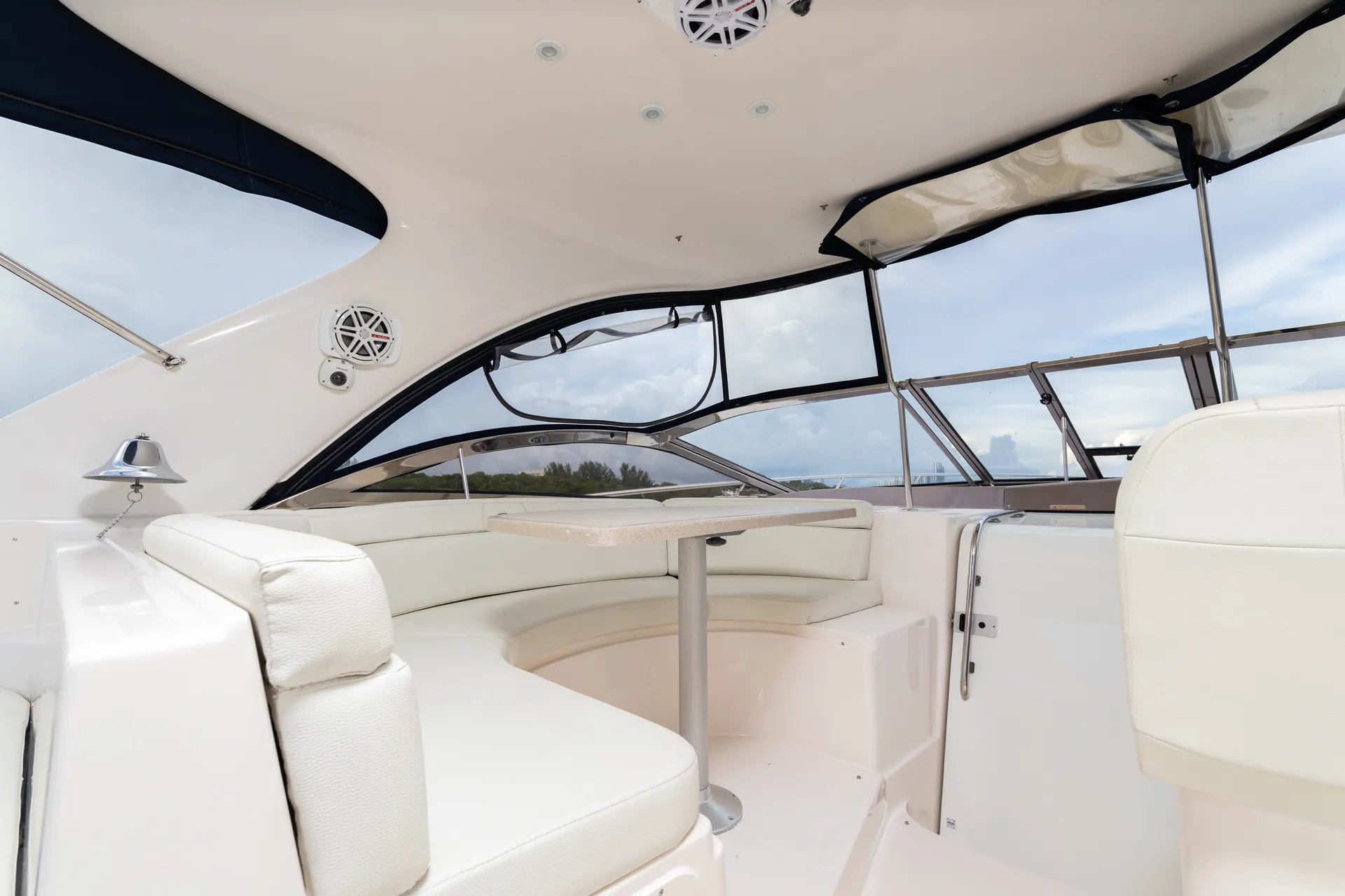 Regal Boats Commodore 4260 in Miami Beach, FL — photo 9