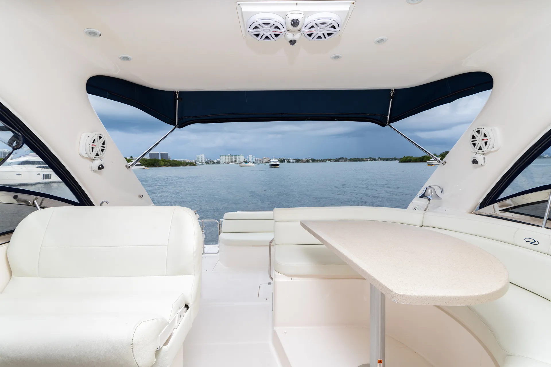 Regal Boats Commodore 4260 in Miami Beach, FL — photo 10