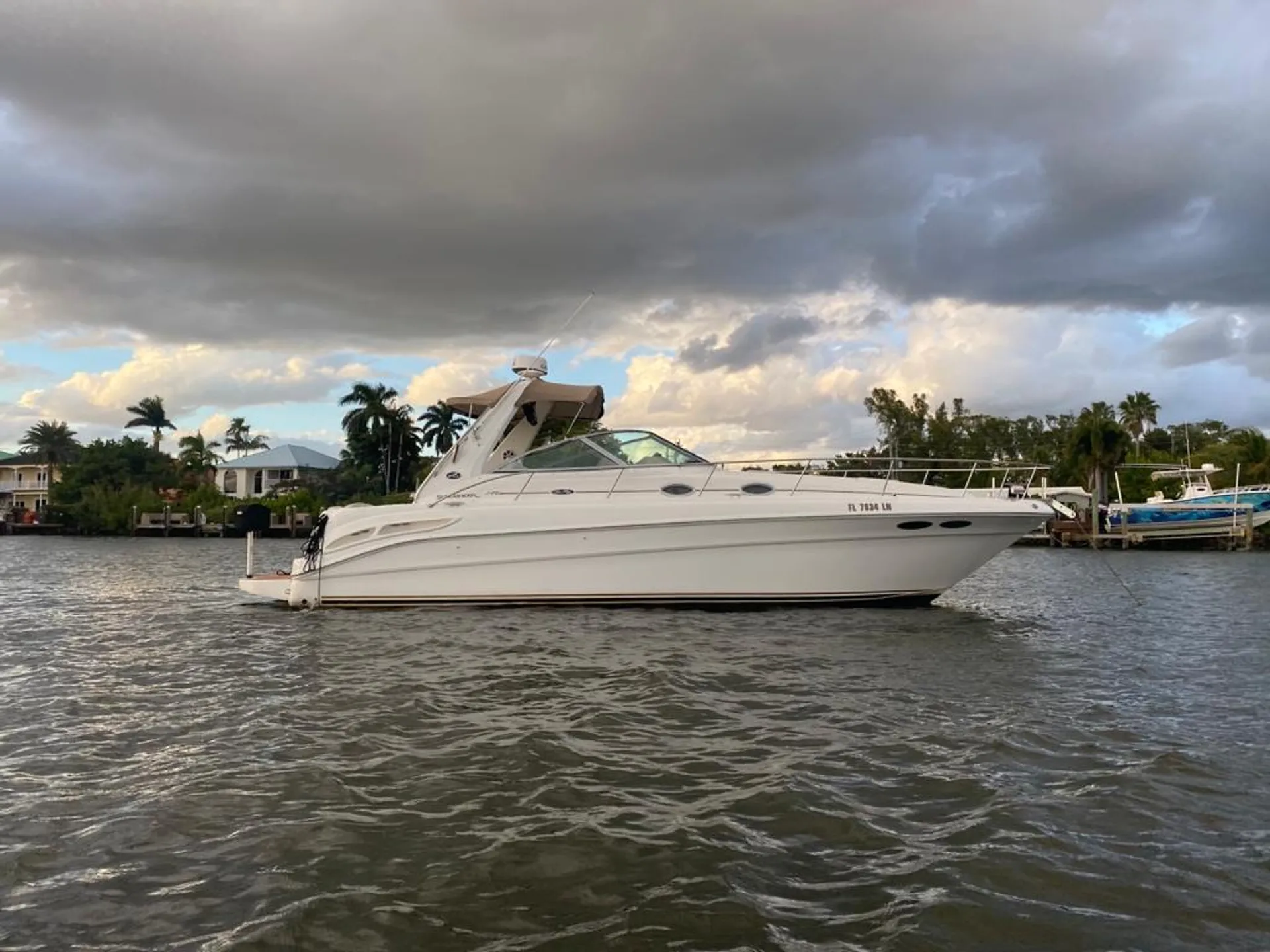 Sea Ray Boats 340 Sundancer in Miami, FL — photo 2