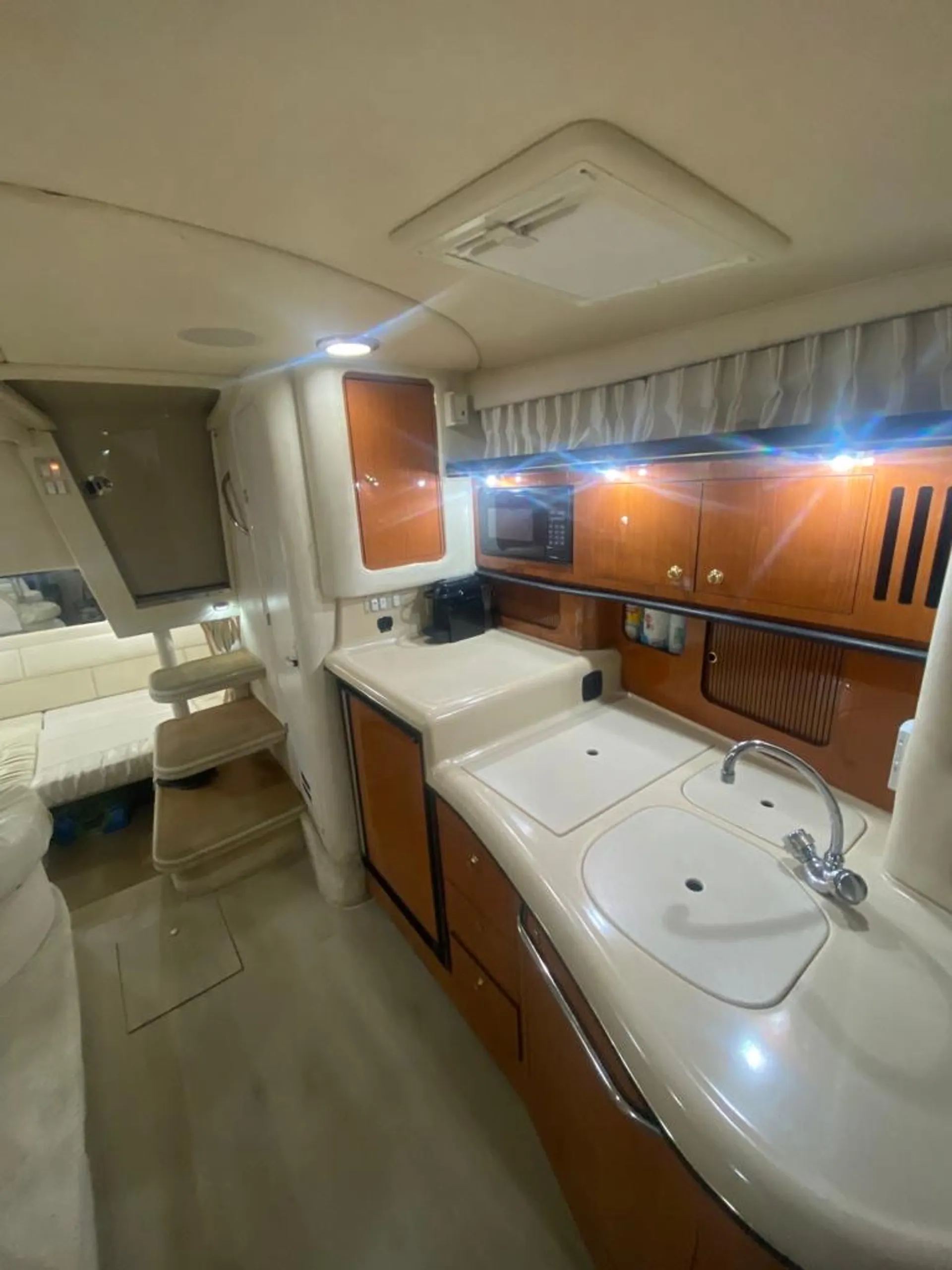 Sea Ray Boats 340 Sundancer in Miami, FL — photo 4