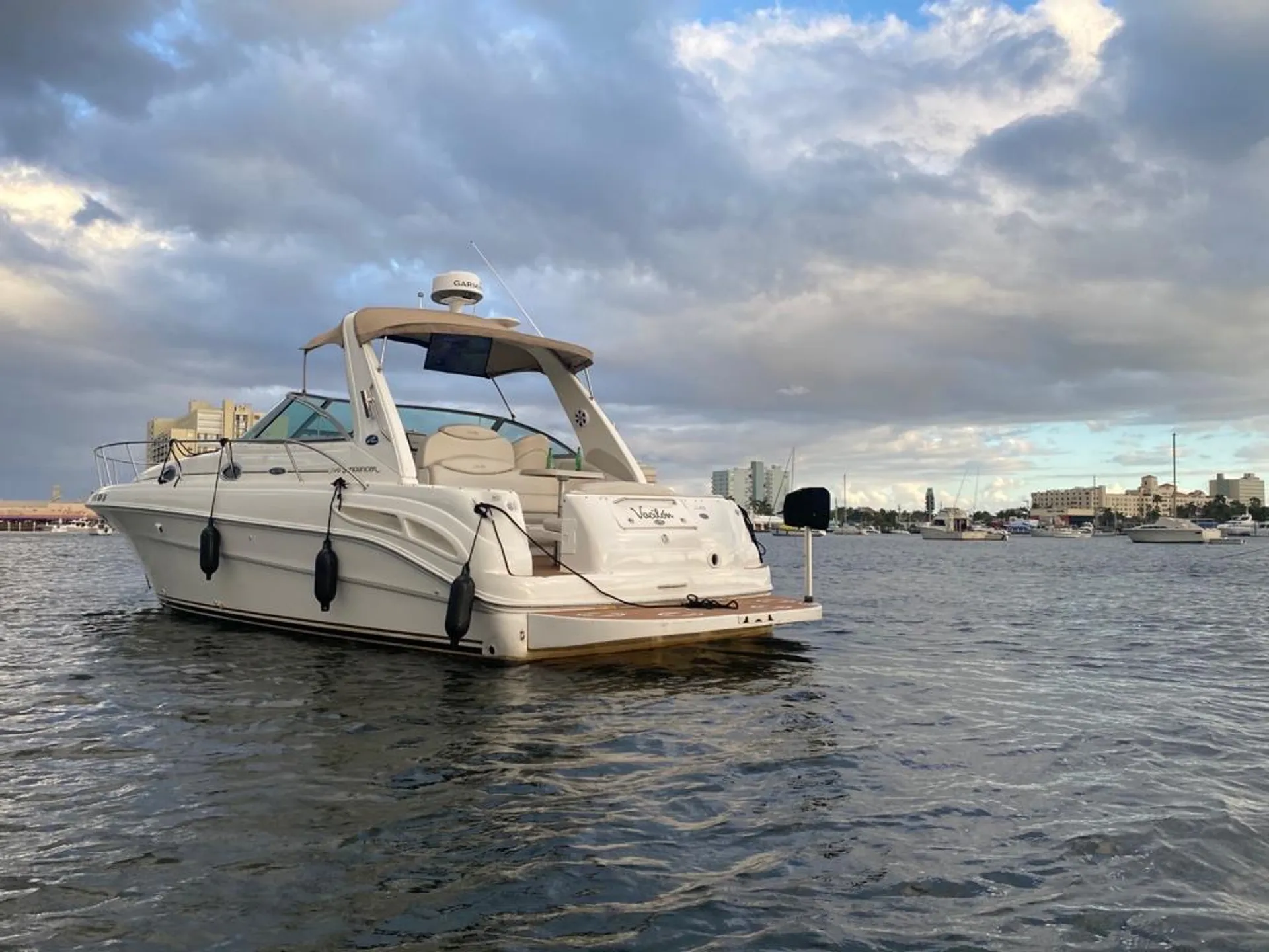 Sea Ray Boats 340 Sundancer in Miami, FL — photo 9