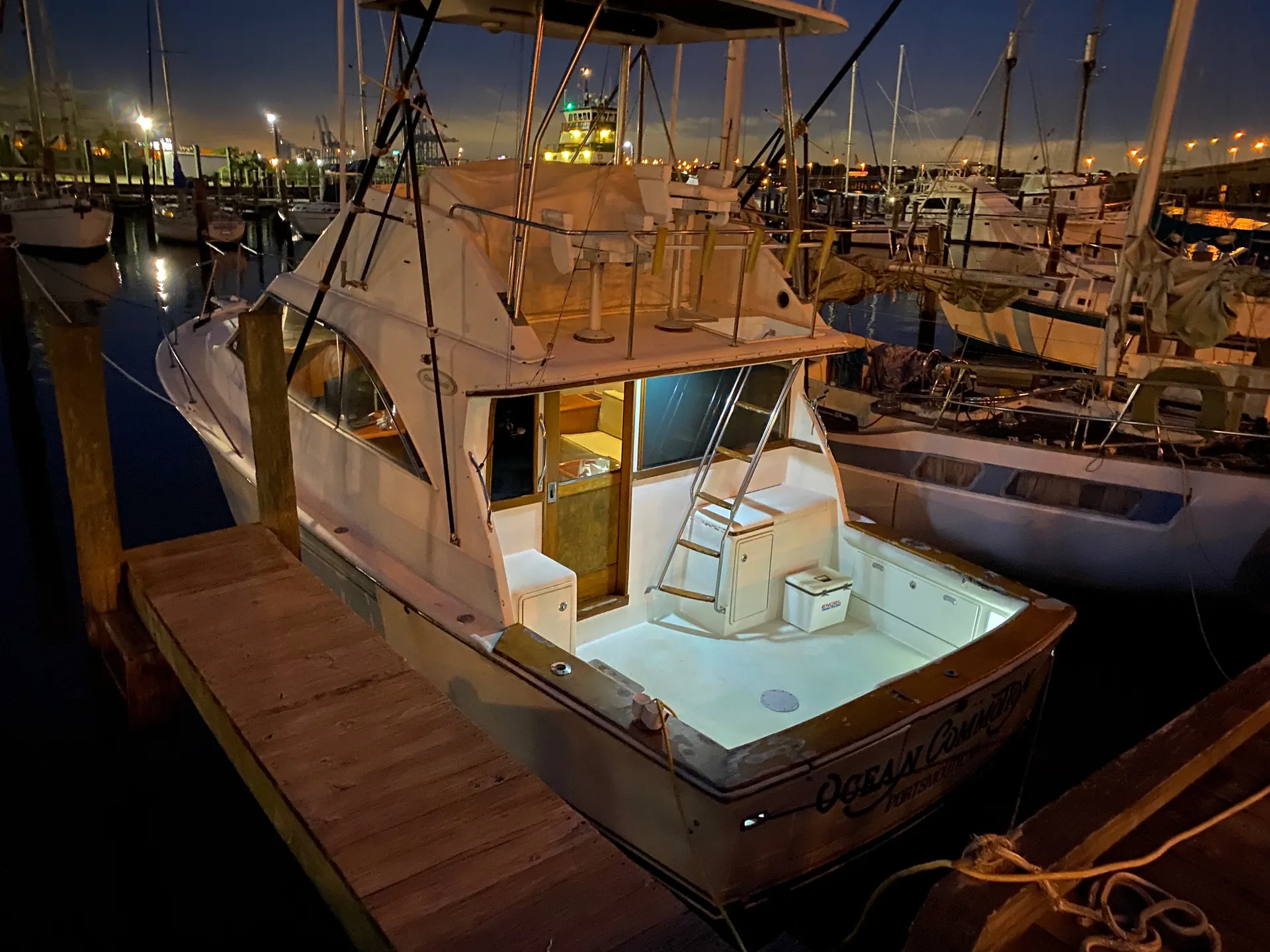 Mini Yacht Charter Cruises