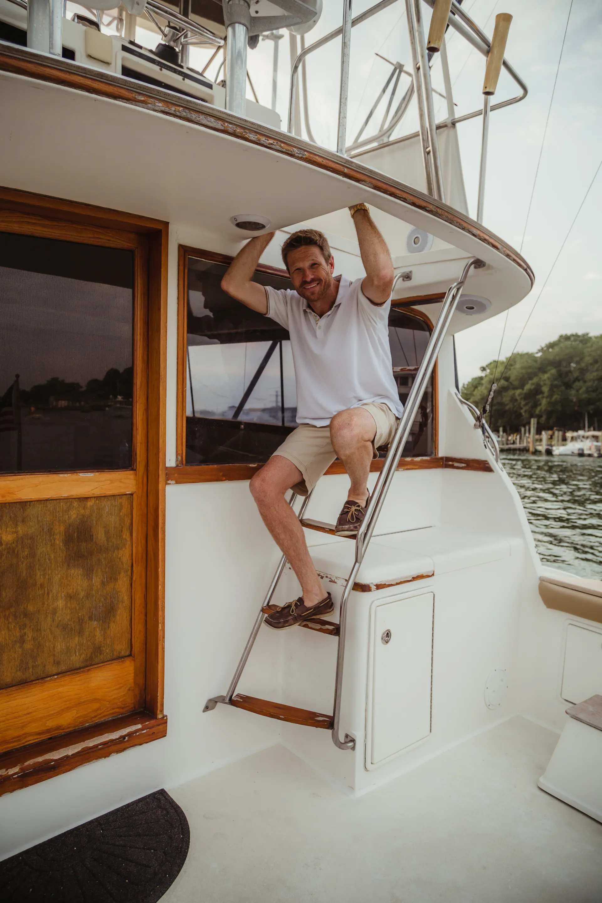 Mini Yacht Charter Cruises