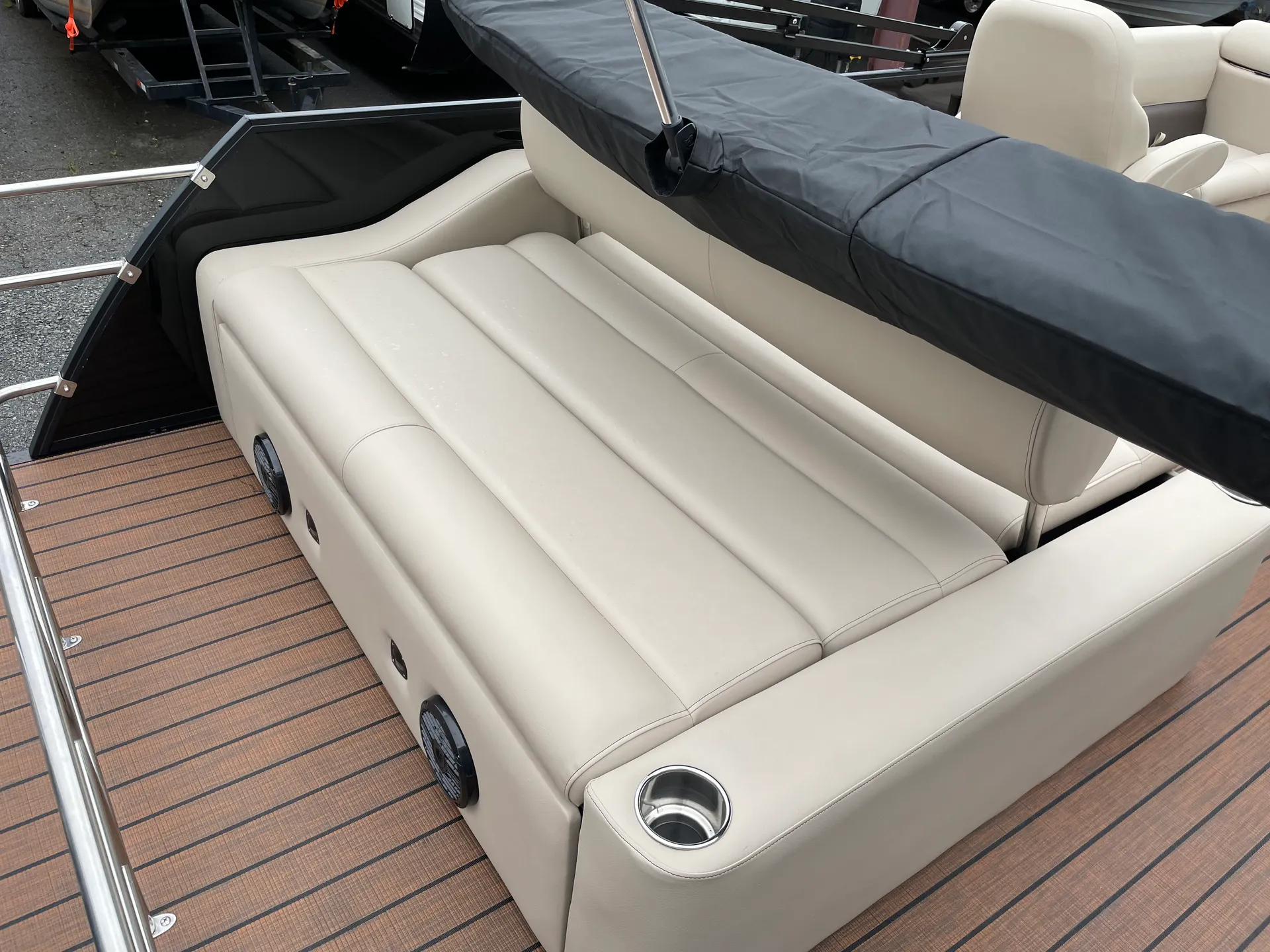 24’ Bentley Tritoon **200HP on Lake Lanier