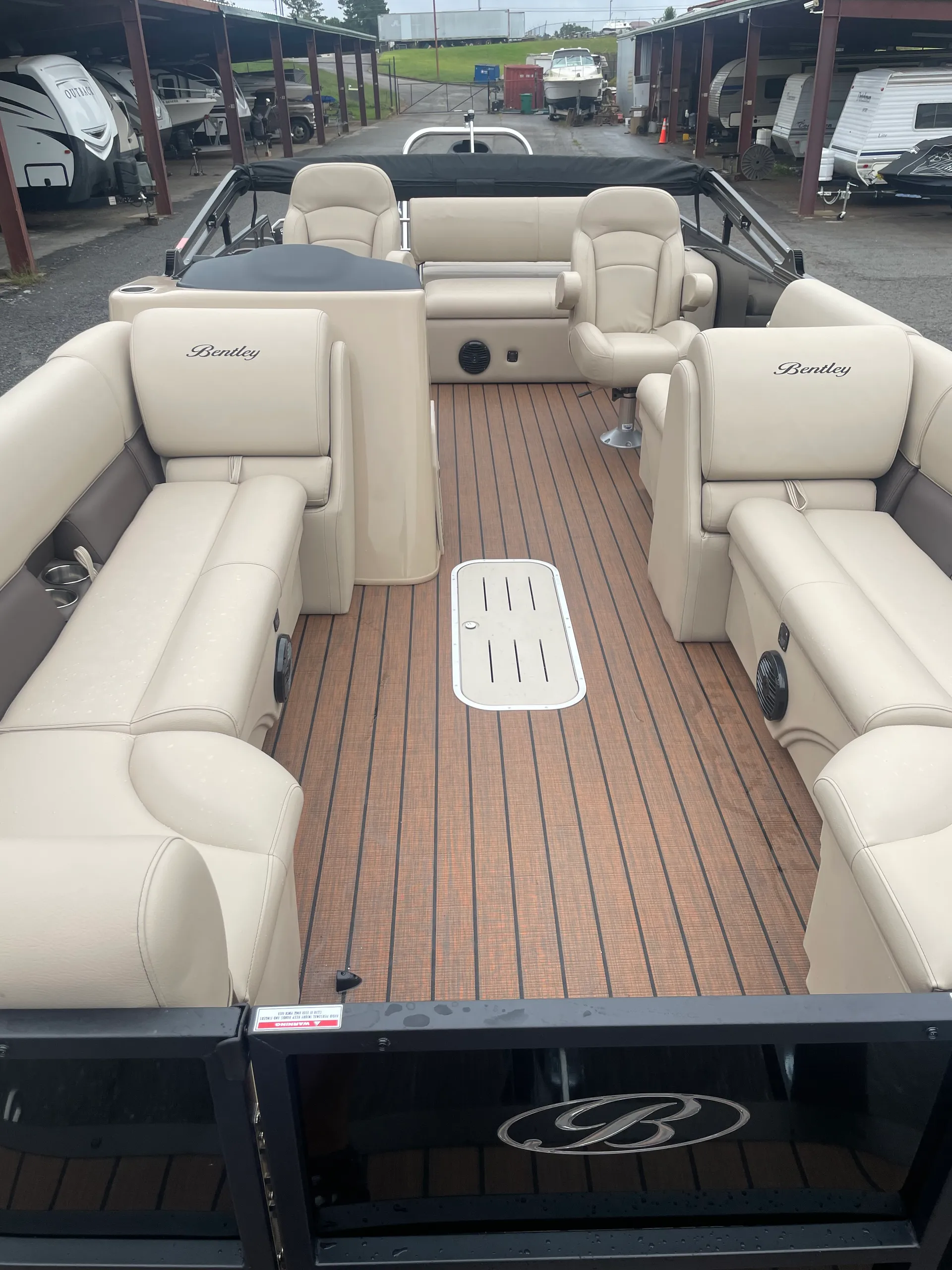 24’ Bentley Tritoon **200HP on Lake Lanier