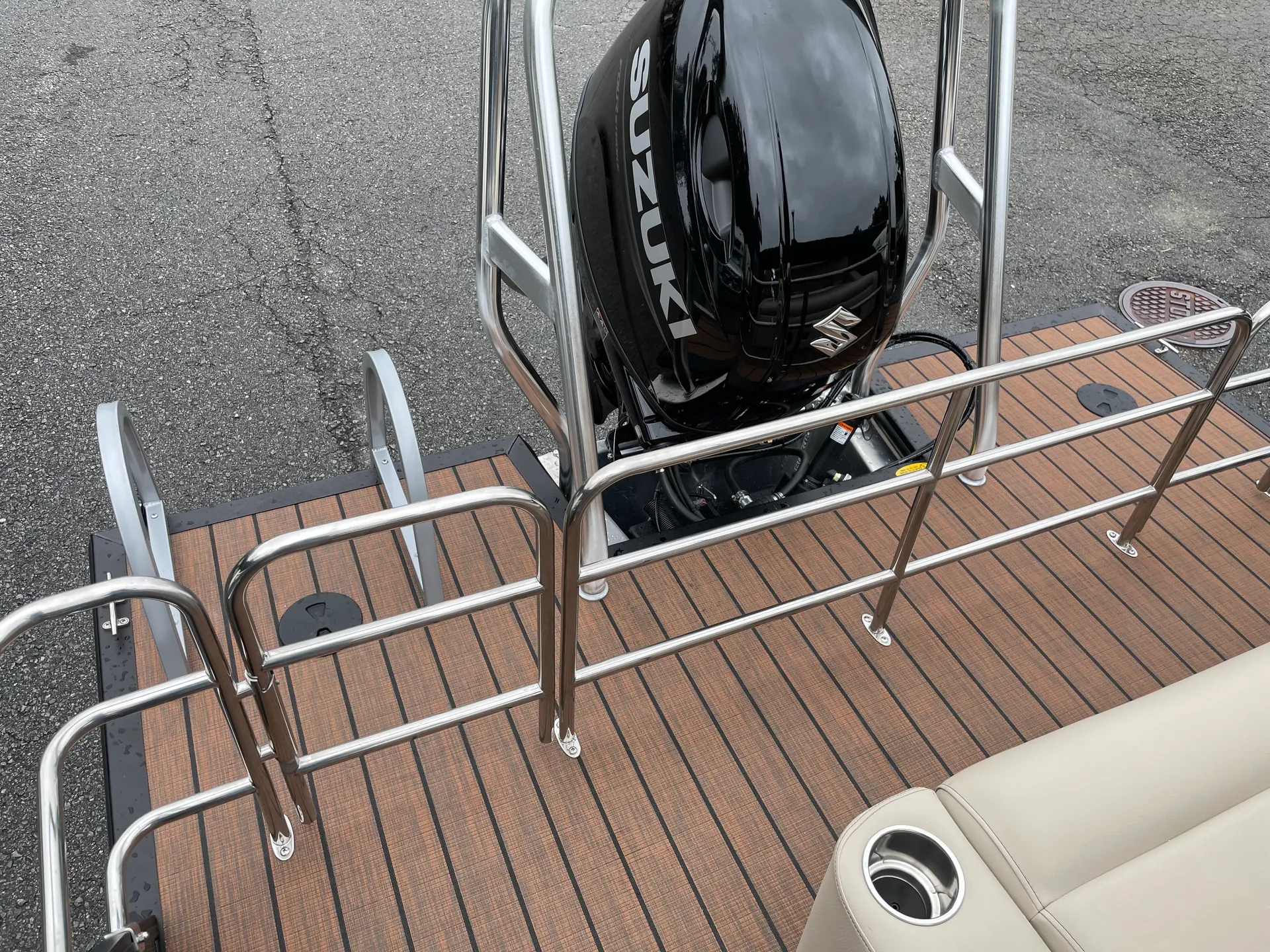 24’ Bentley Tritoon **200HP on Lake Lanier