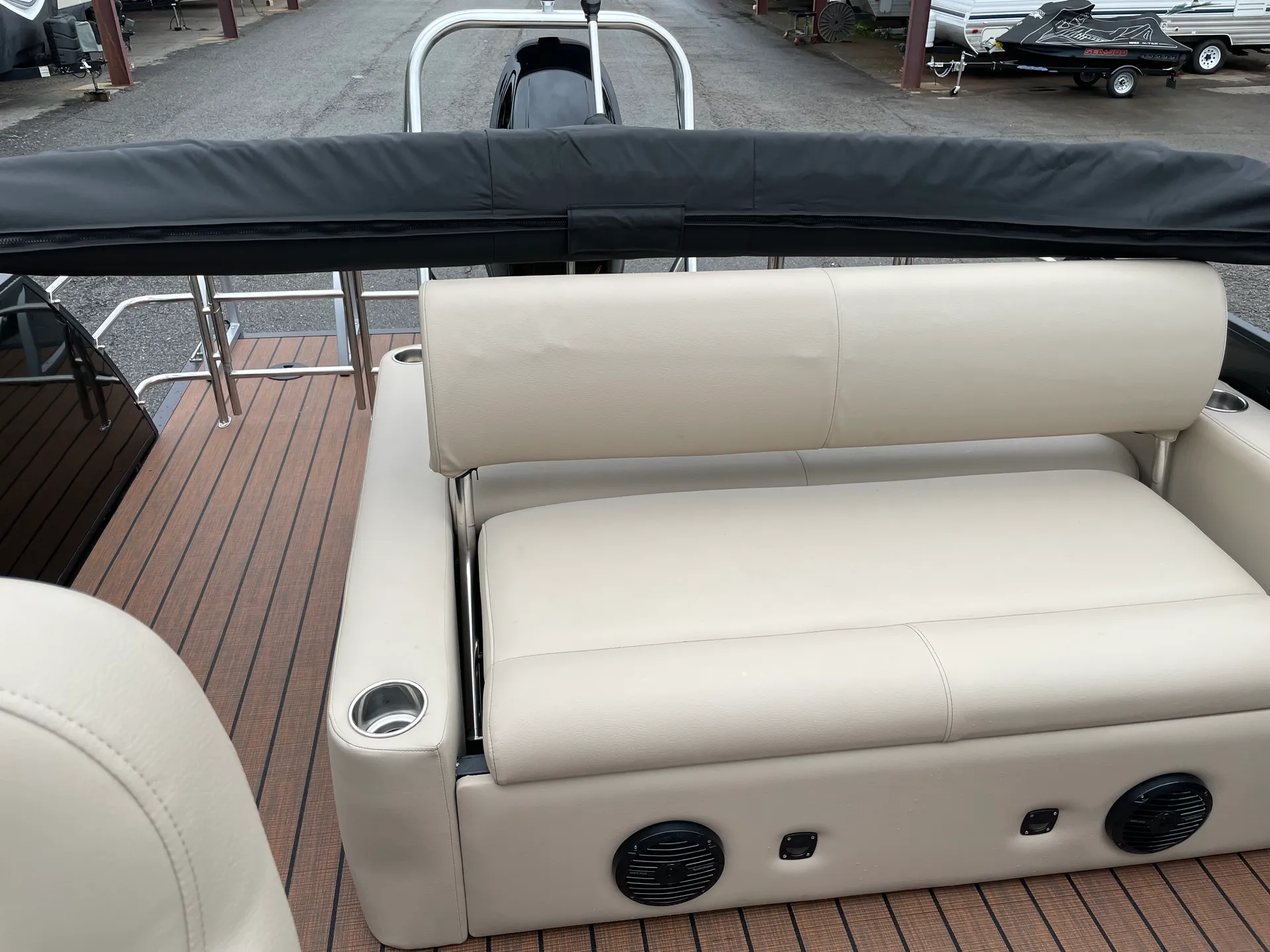 24’ Bentley Tritoon **200HP on Lake Lanier