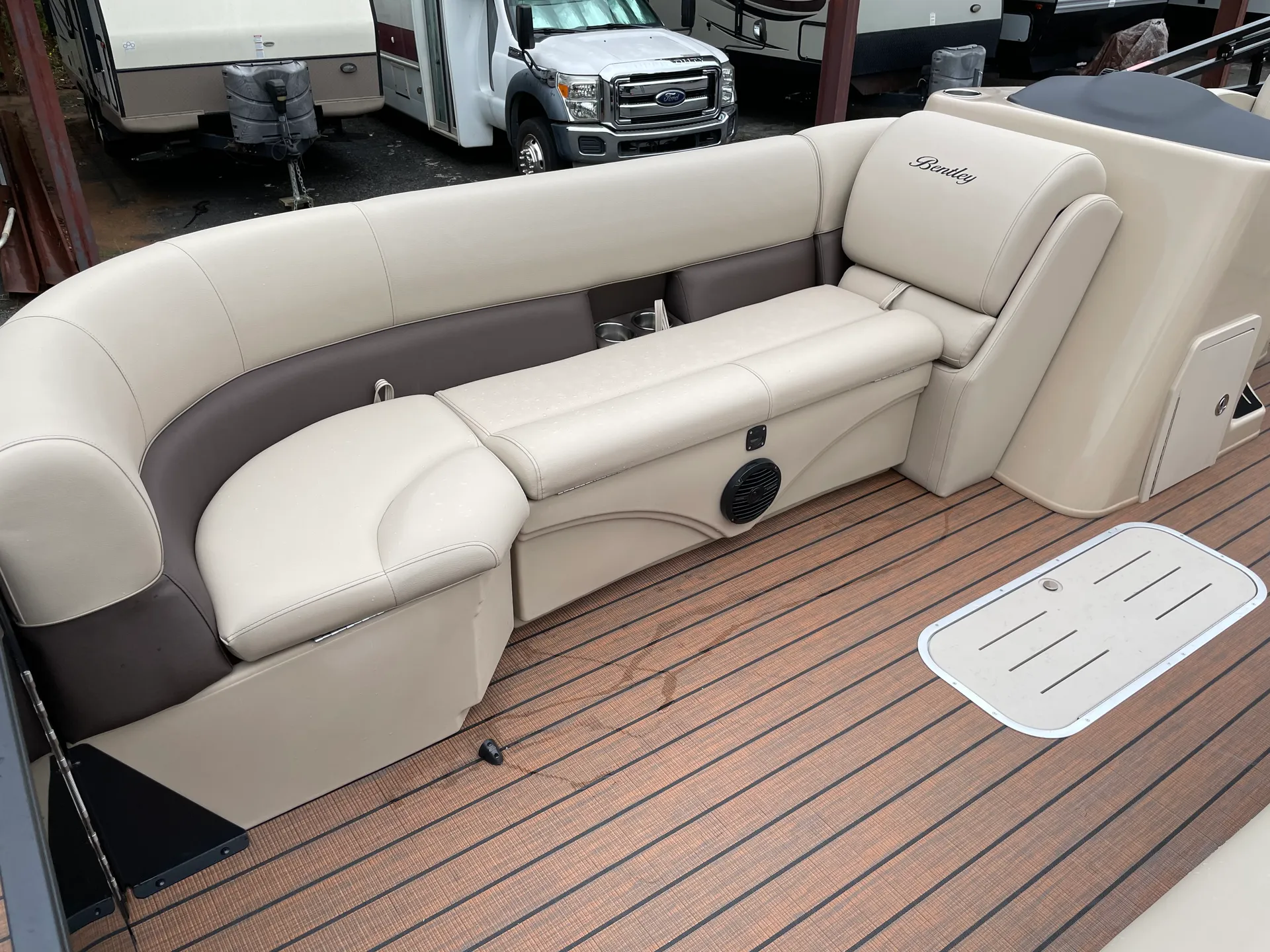 24’ Bentley Tritoon **200HP on Lake Lanier