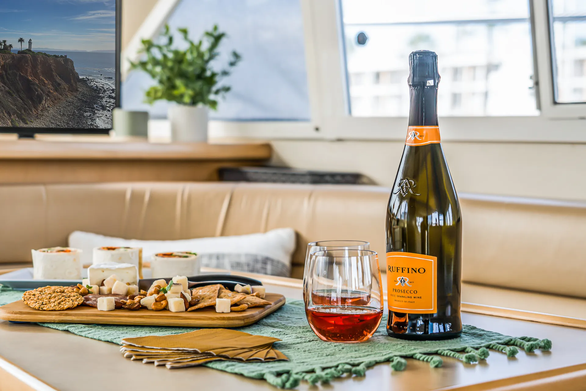 Spacious Modern 40ft Luxury Power Yacht ☀️ BEST VALUE! 