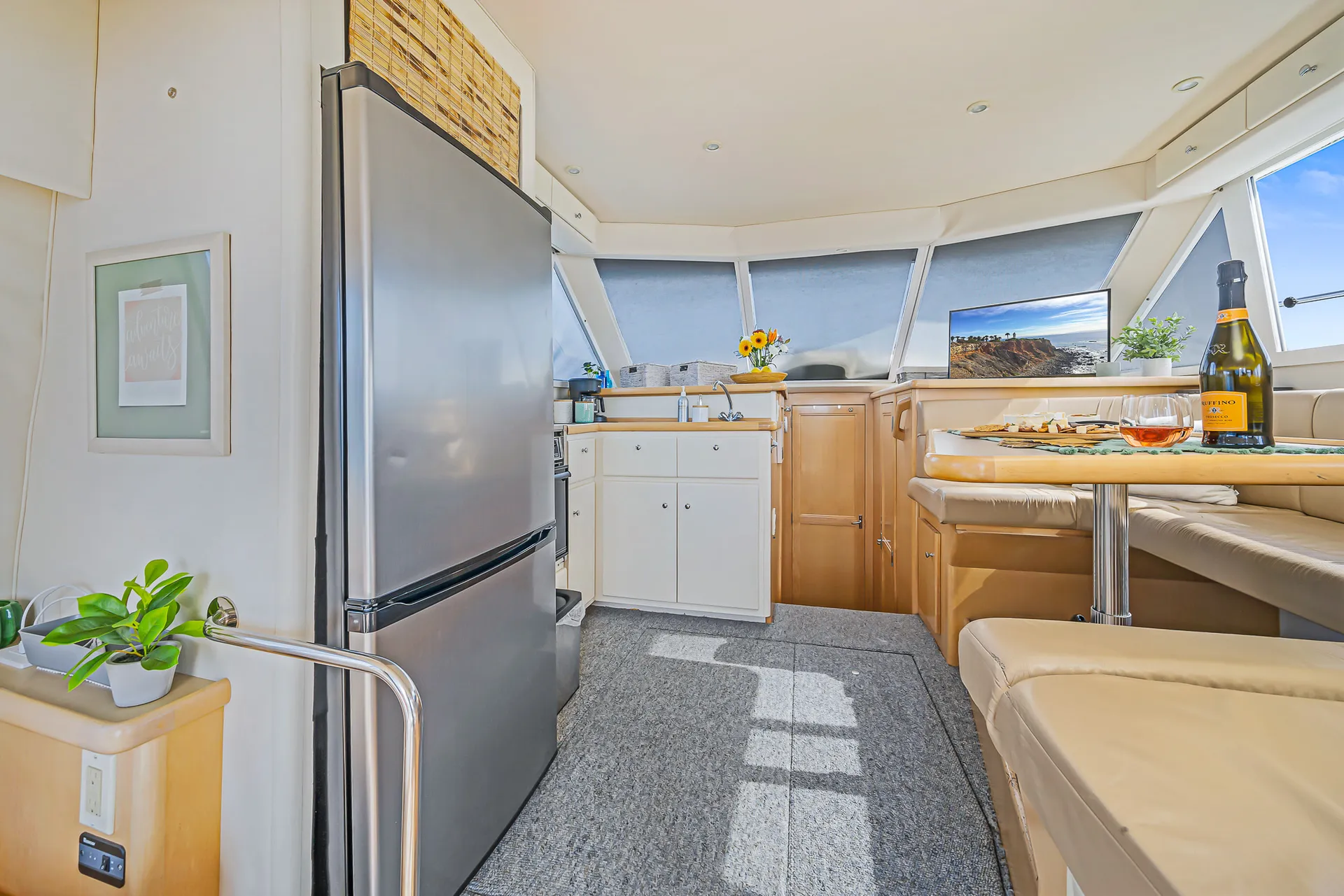 Spacious Modern 40ft Luxury Power Yacht ☀️ BEST VALUE! 