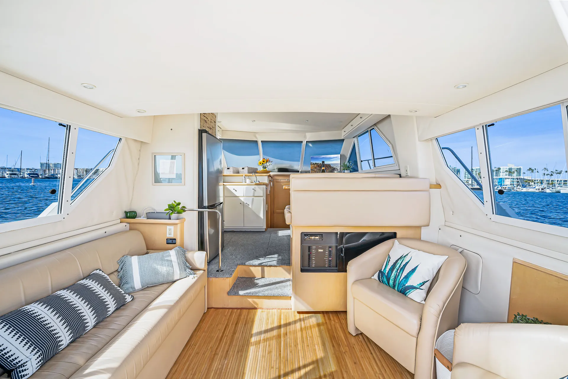 Spacious Modern 40ft Luxury Power Yacht ☀️ BEST VALUE! 