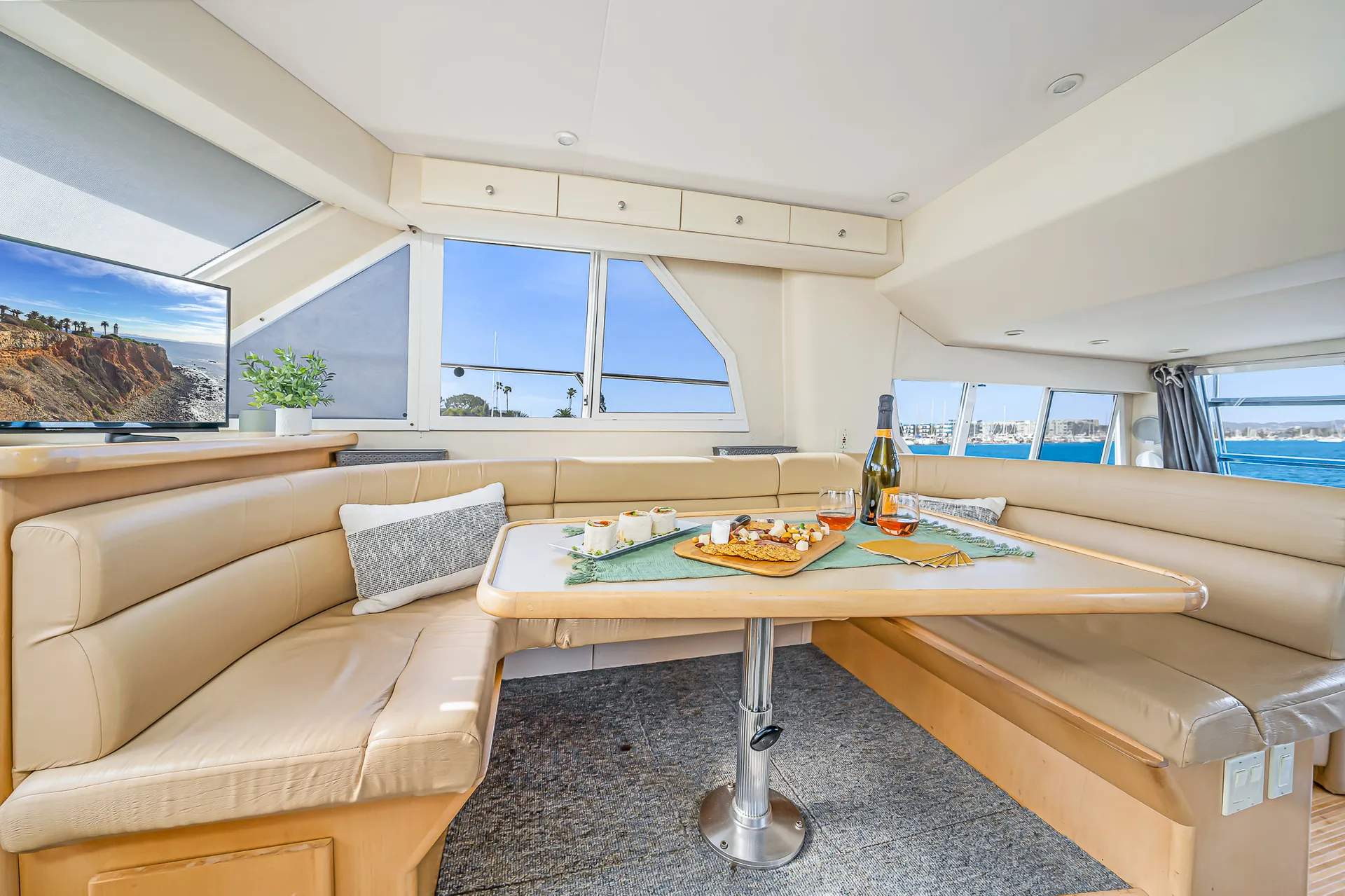 Spacious Modern 40ft Luxury Power Yacht ☀️ BEST VALUE! 
