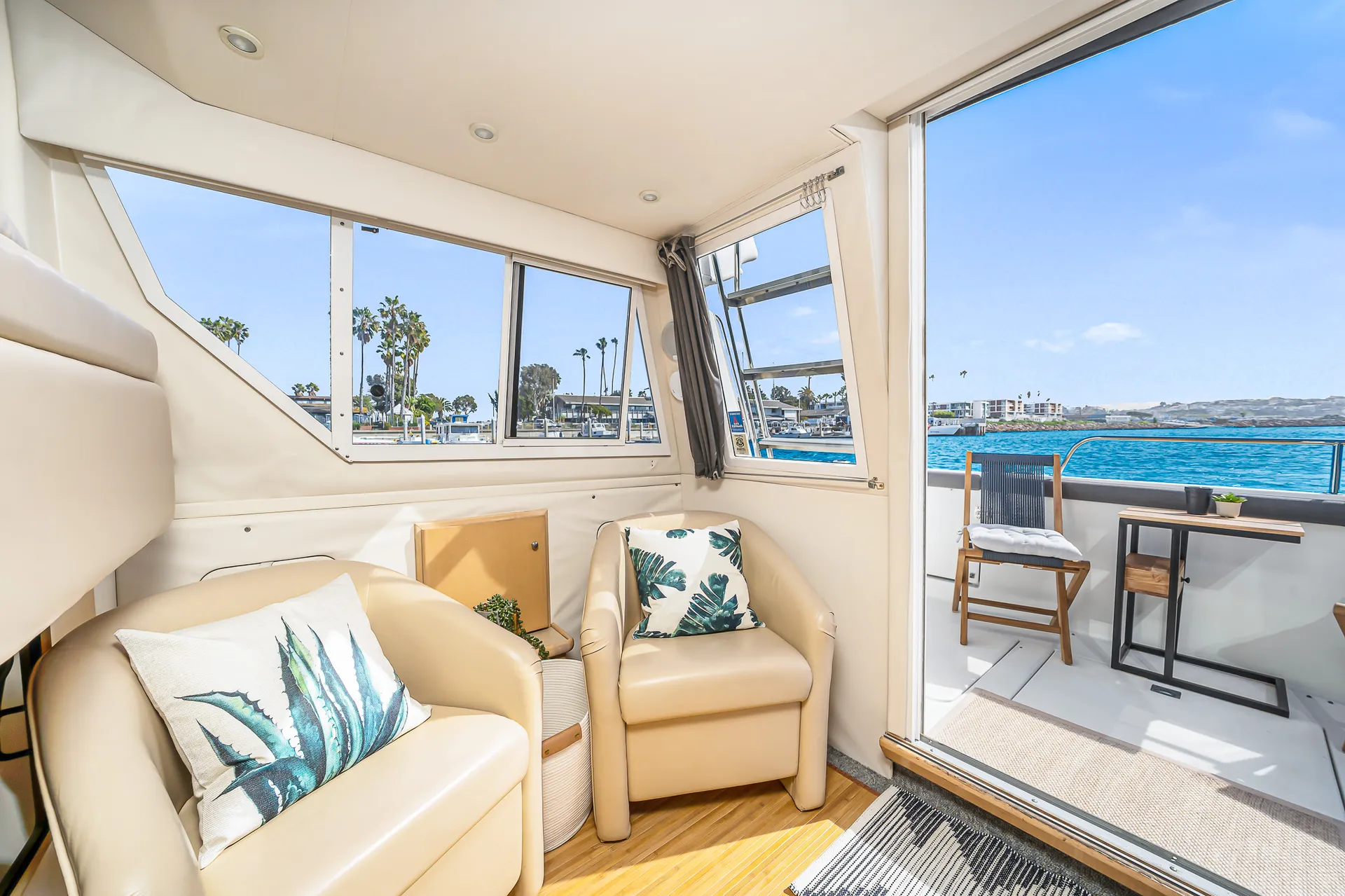 Spacious Modern 40ft Luxury Power Yacht ☀️ BEST VALUE! 