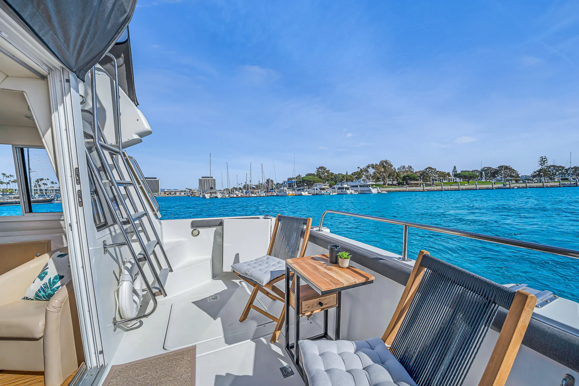 Spacious Modern 40ft Luxury Power Yacht ☀️ BEST VALUE! 