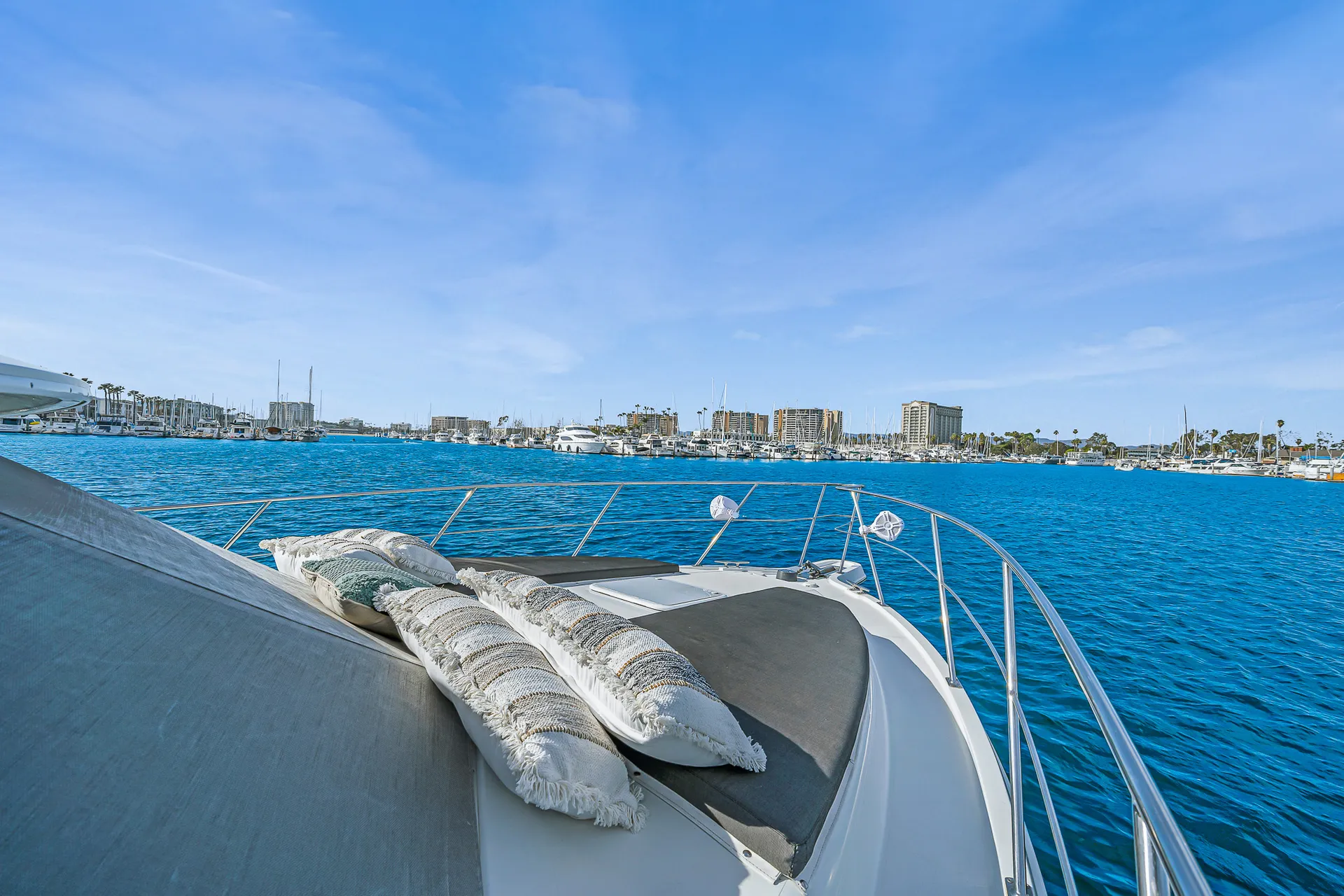 Spacious Modern 40ft Luxury Power Yacht ☀️ BEST VALUE! 