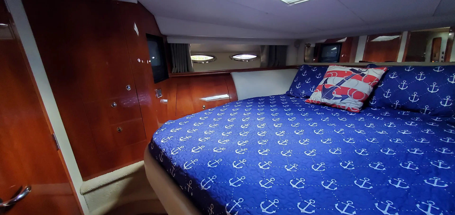 60 Foot Luxury Yacht Charter - A VIP Experience (Nauti Buoyz)
