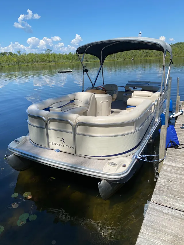 Rent a Bennington Marine pontoon in Saratoga Springs, NY near me