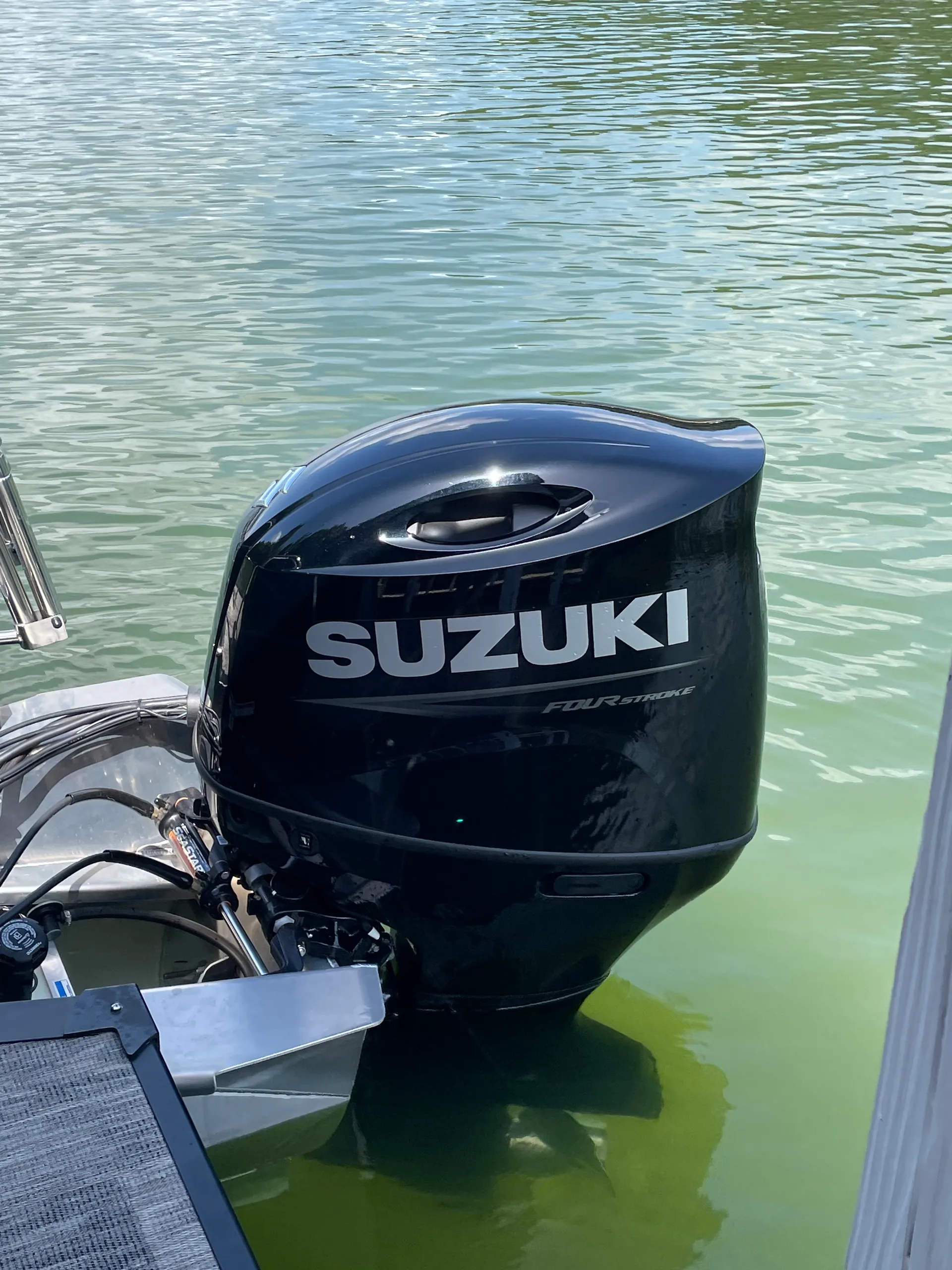 Luxury Tahoe Cascade 200HP Tritoon - 25’ Quad Lounger