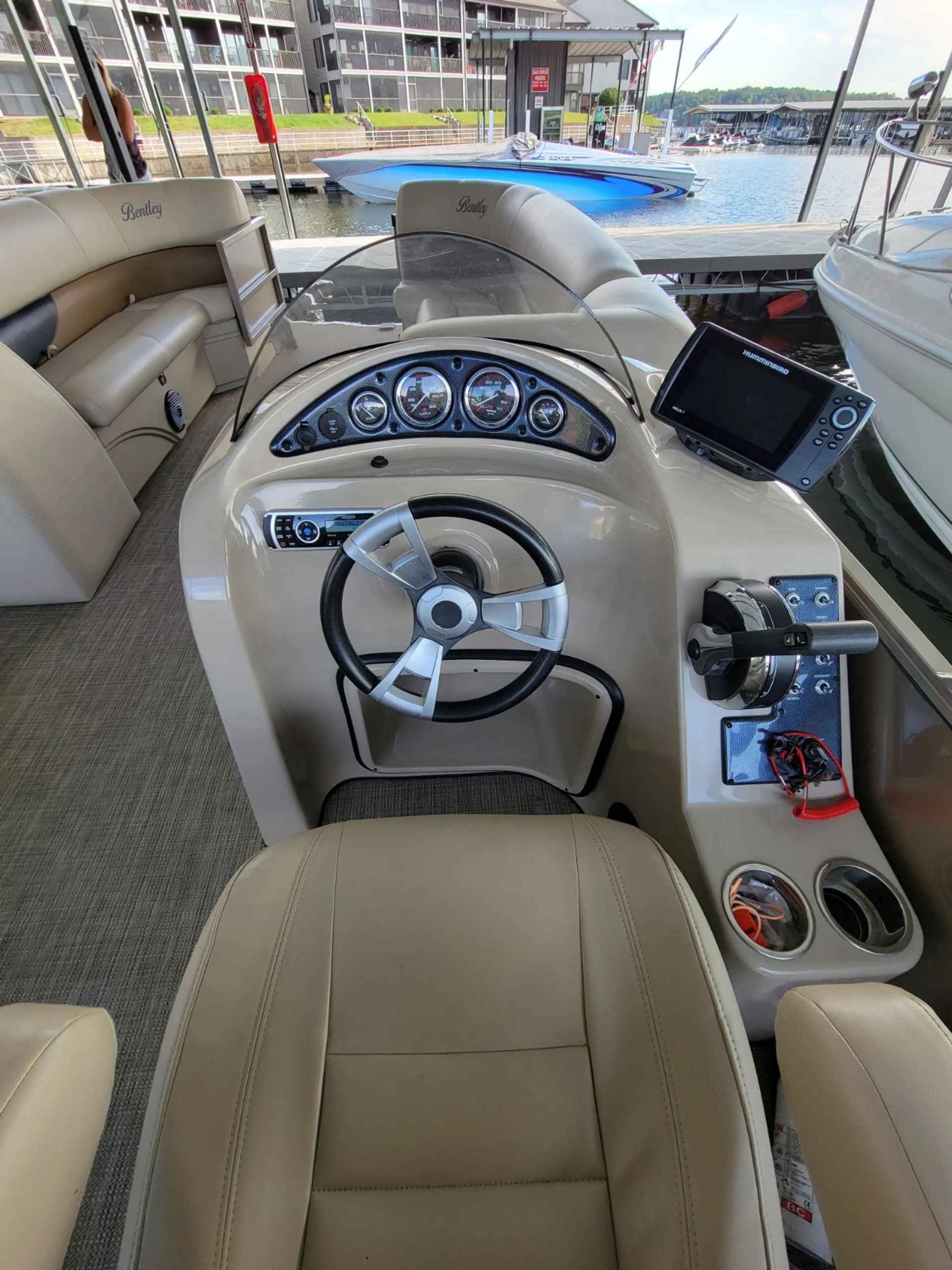 ENCORE BENTLEY BENTLEY ENCORE 243 CRUISE TT in Osage Beach, MO — photo 5