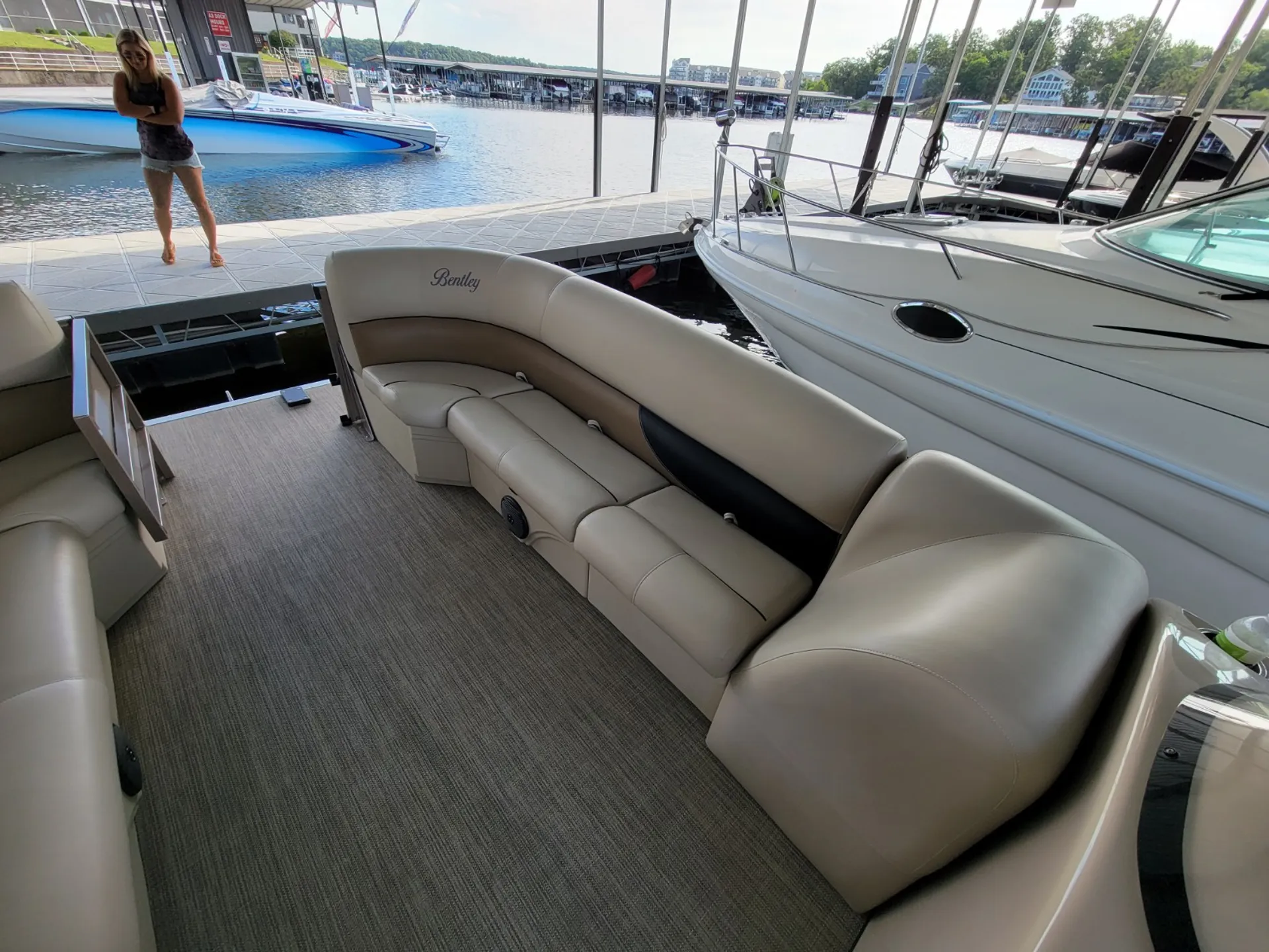 ENCORE BENTLEY BENTLEY ENCORE 243 CRUISE TT in Osage Beach, MO — photo 6