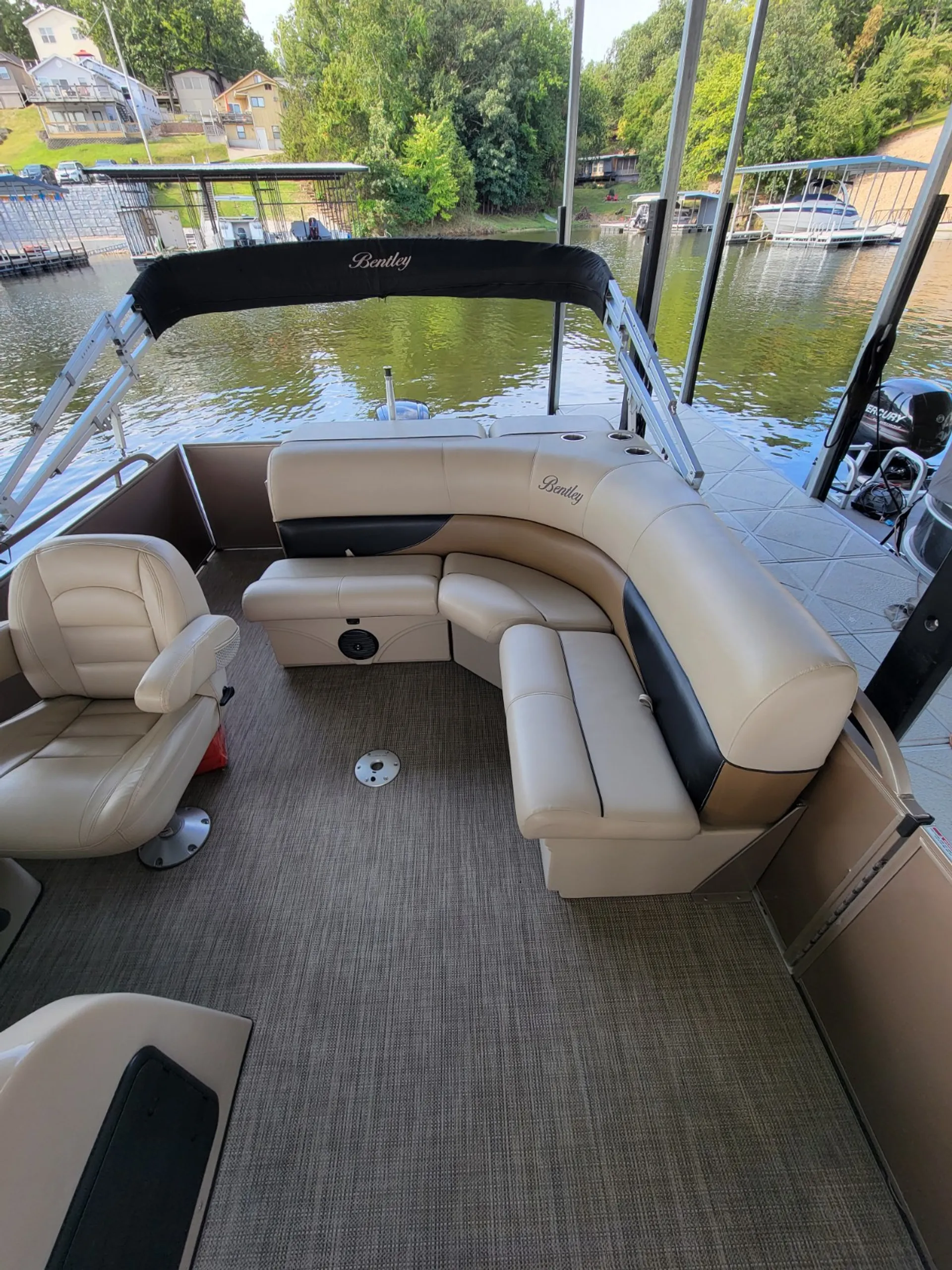 ENCORE BENTLEY BENTLEY ENCORE 243 CRUISE TT in Osage Beach, MO — photo 3