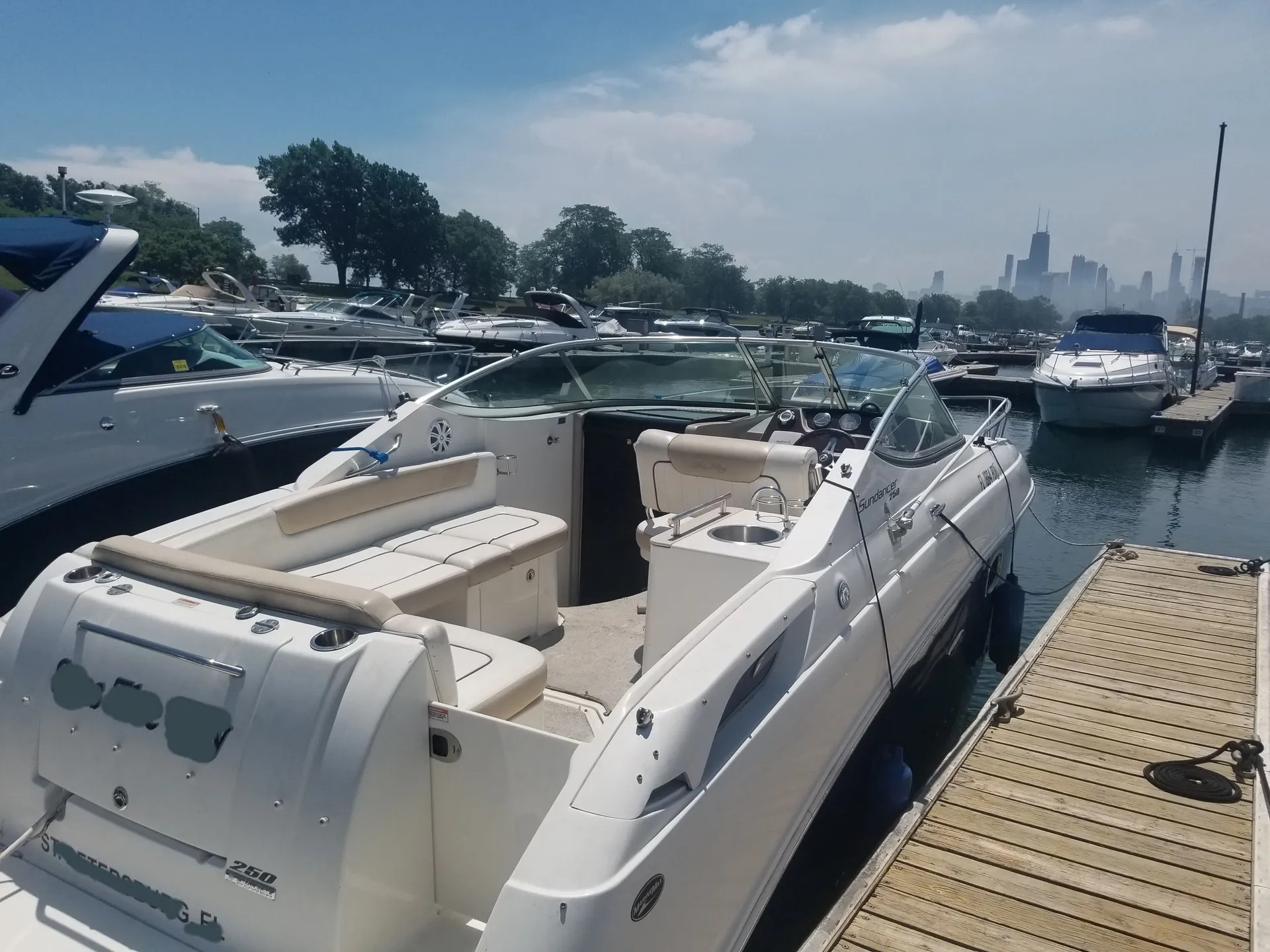 New 27' Sea Ray crusier Playpen summertime