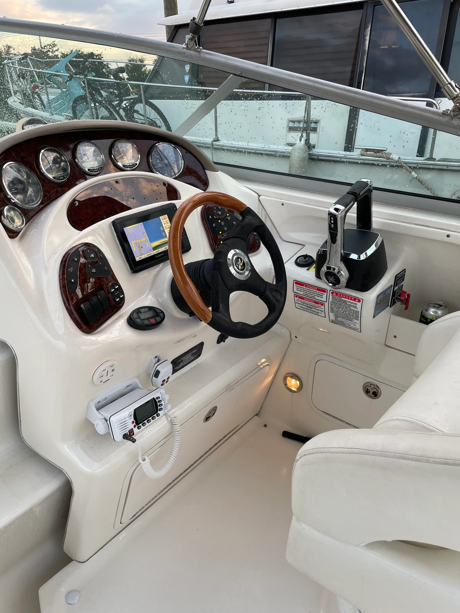 Sea Ray Boats 280 Sundancer in New Rochelle, NY — photo 4