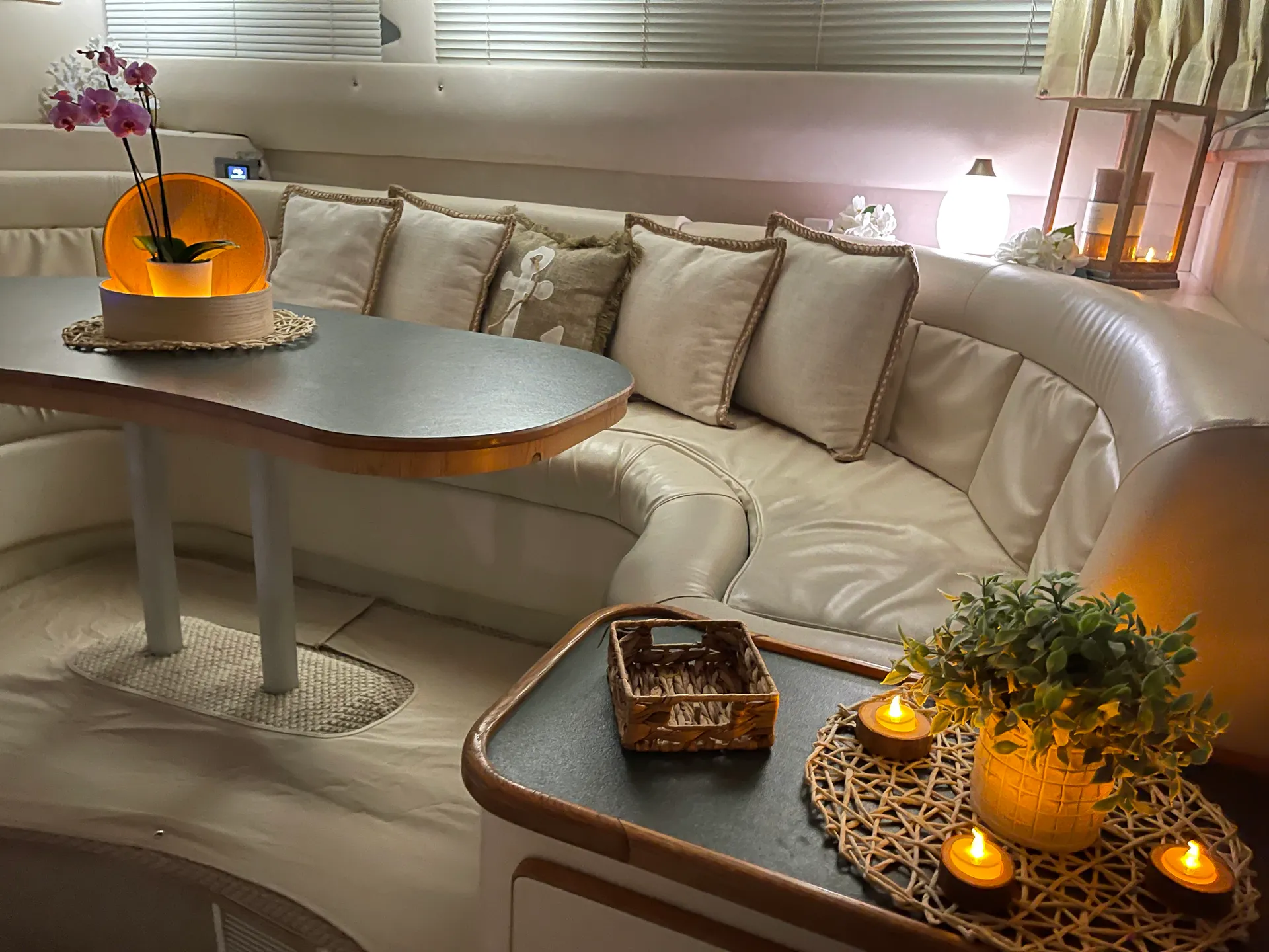 48’ Yacht. $100 OFF WEEKDAYS !!! 👌Great prices... 13 Guests