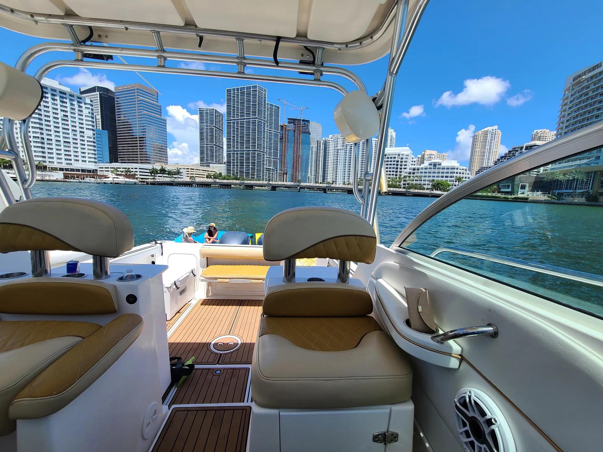 28' Aquasport boats ** 1 HOUR FREE**