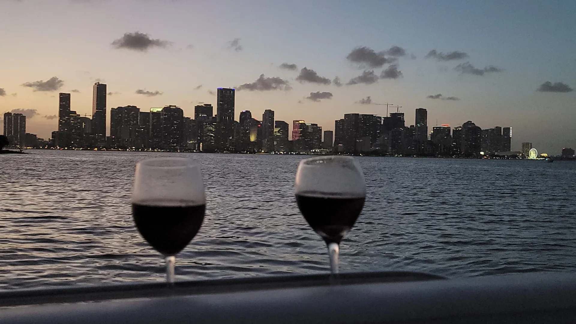 28' Aquasport boats ** 1 HOUR FREE**