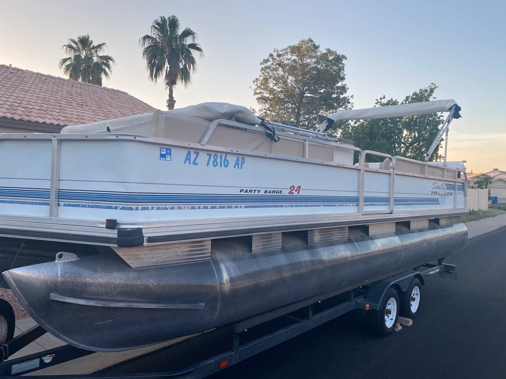 Sun Tracker by Tracker Marine Party Barge 24 w/90 HP in Peoria, AZ — photo 3