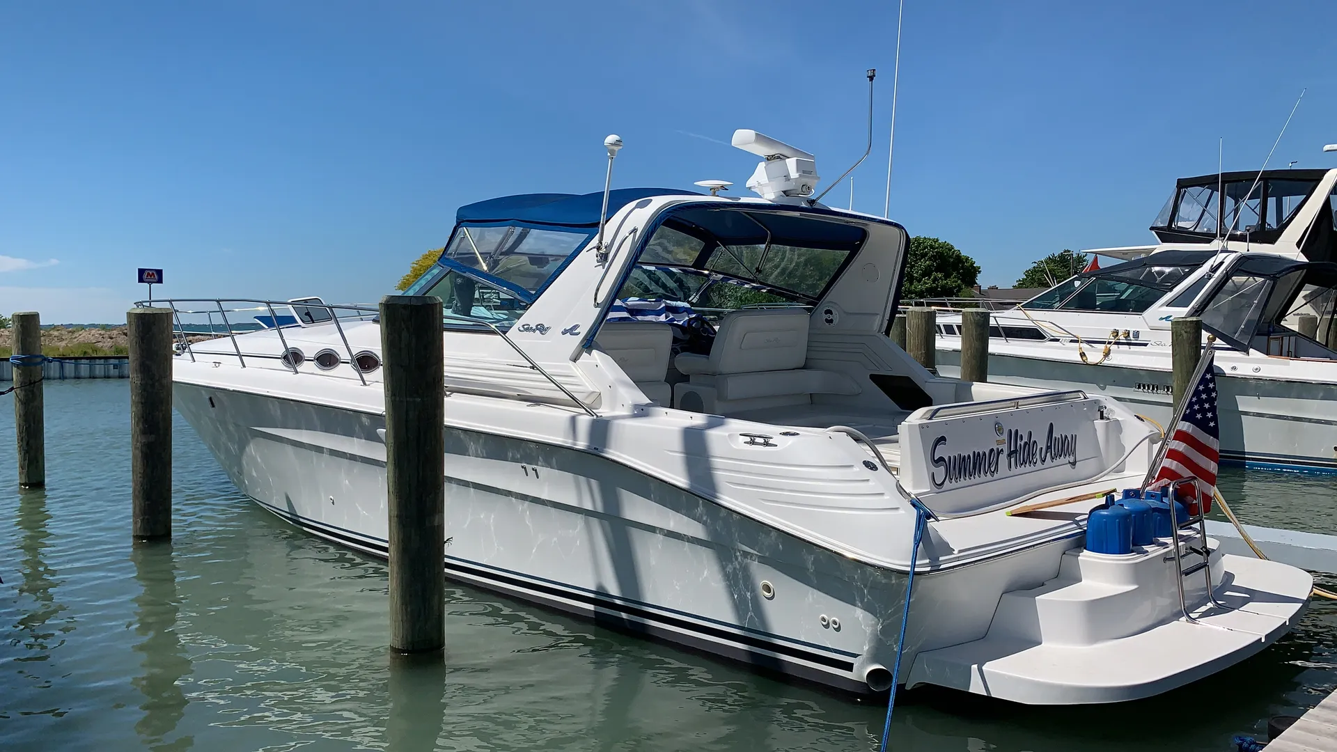 Sea Ray Boats 400 Express Cruiser in Boyne City, MI — photo 4