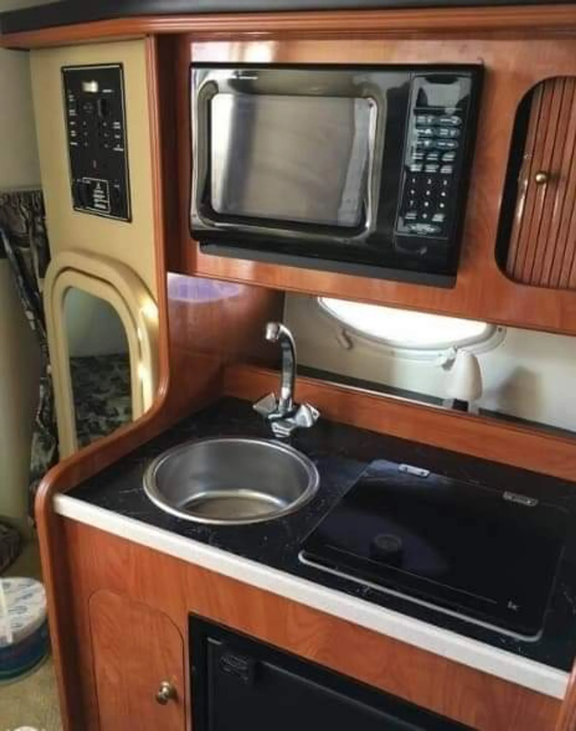 Rinker Boats 270 Fiesta Vee in Davie, FL — photo 4