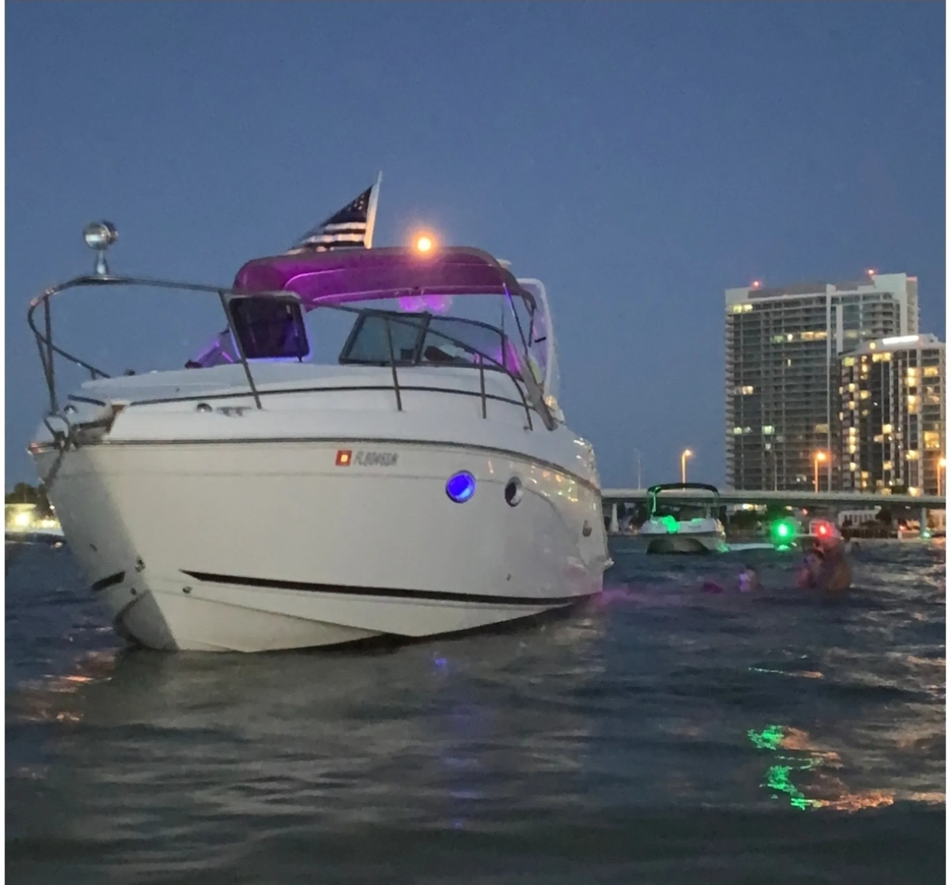 Rinker Boats 270 Fiesta Vee in Davie, FL — photo 5