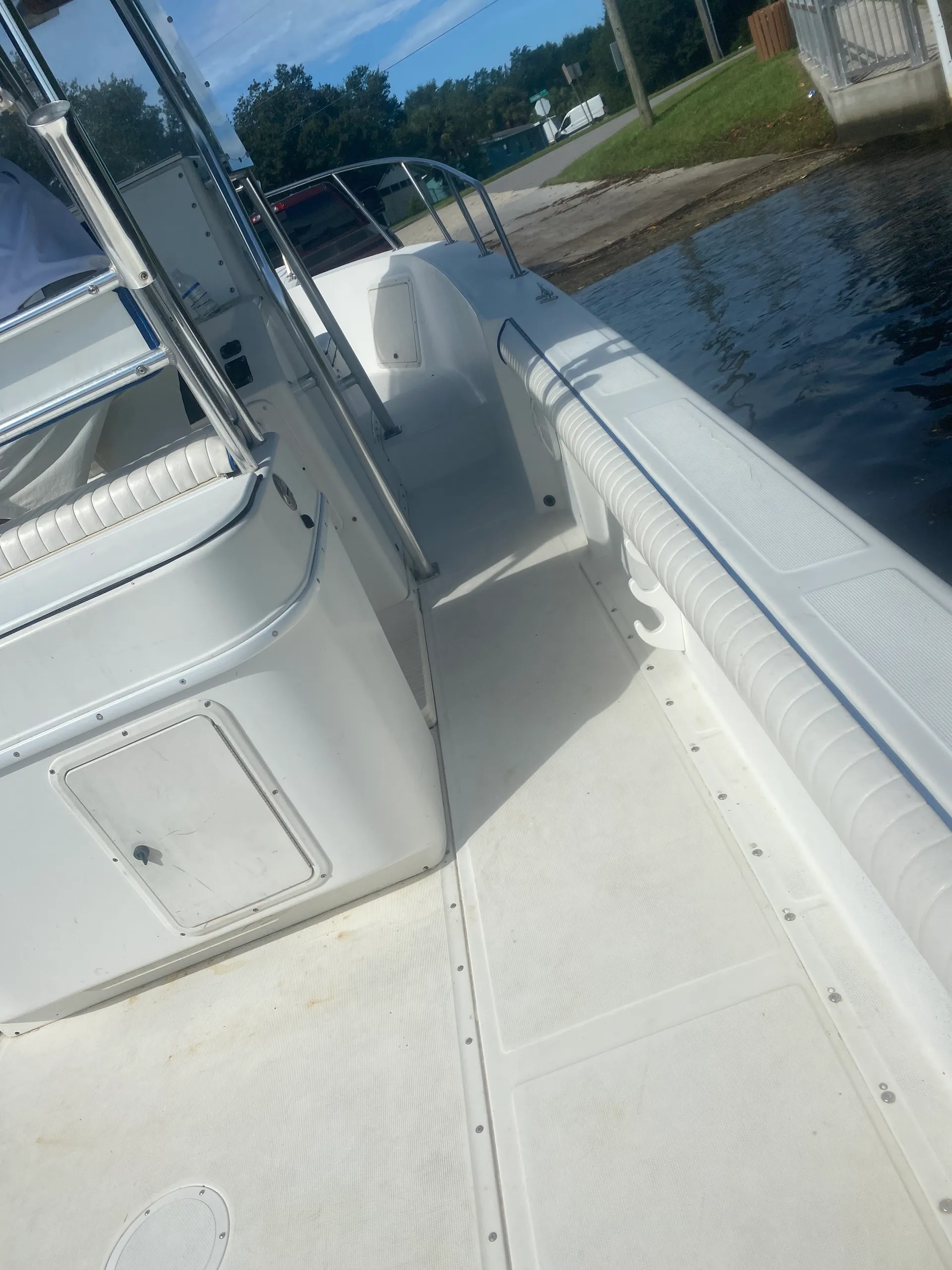 Edgewater Powerboats 260 CC in Hollywood, FL — photo 5
